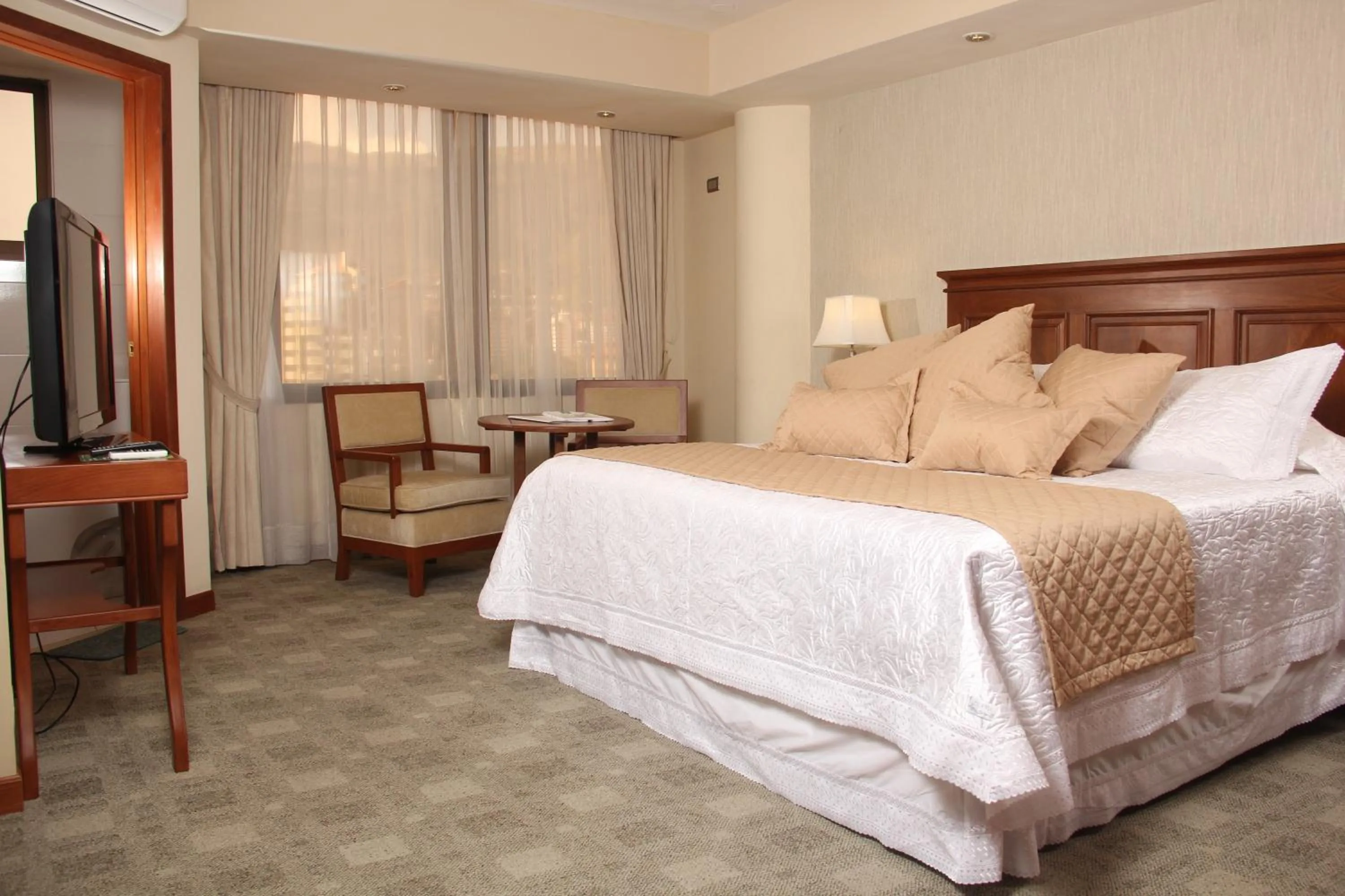 Photo of the whole room, Bed in Gran Hotel Toloma