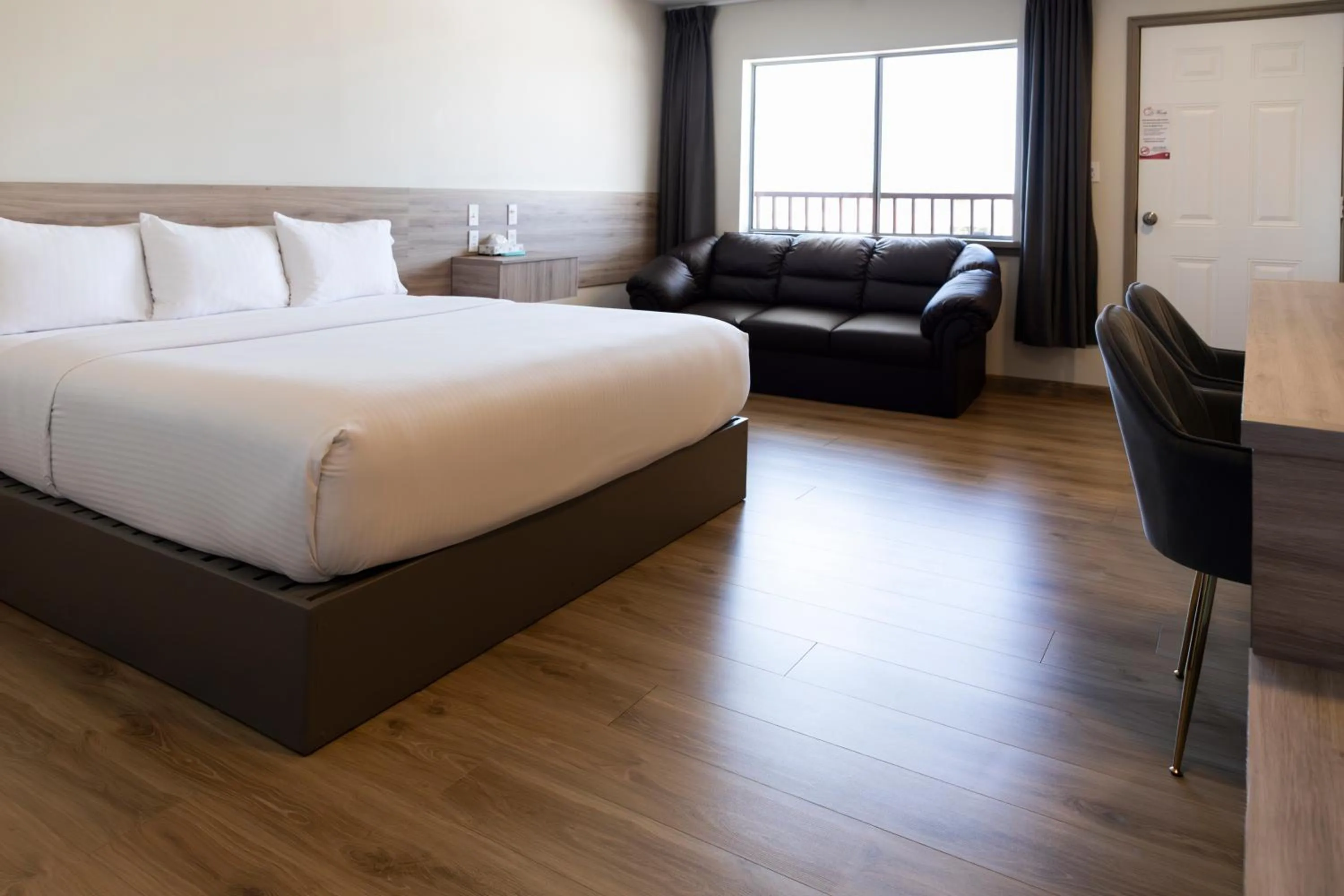 Bed in La Huerta Inn & Suites