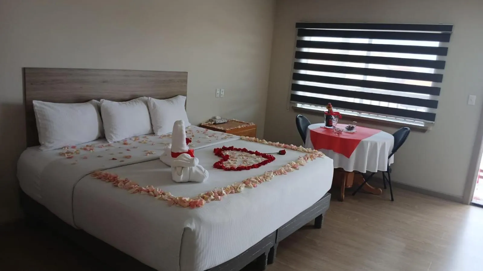 Bed in La Huerta Inn & Suites