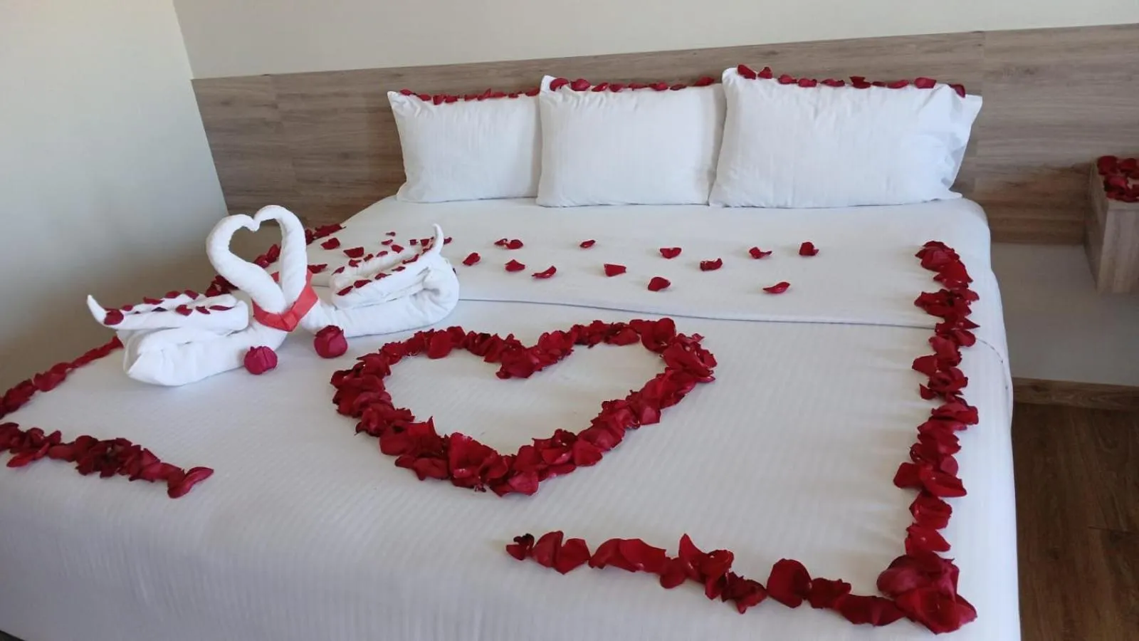 Bed in La Huerta Inn & Suites