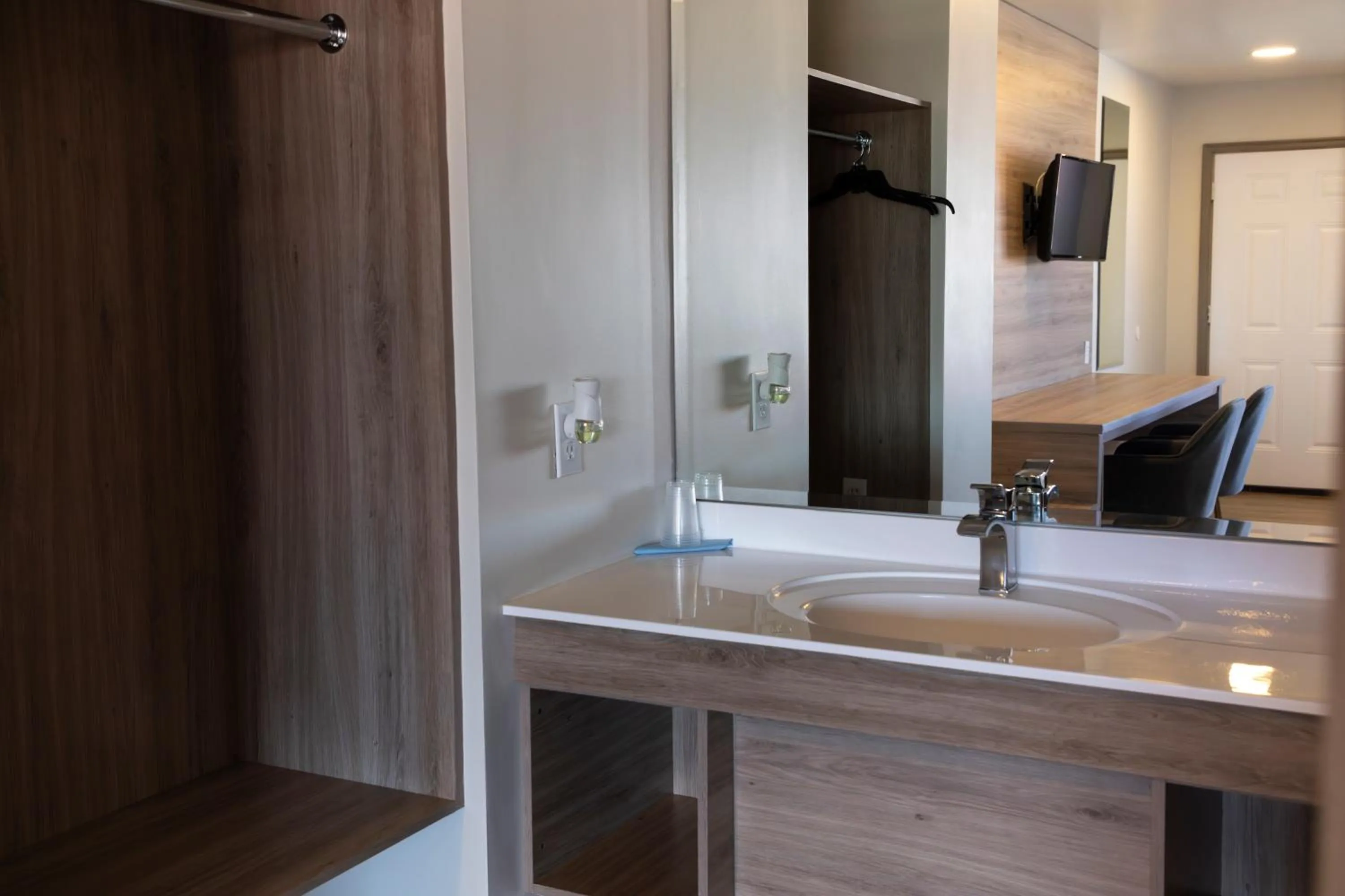 La Huerta Inn & Suites