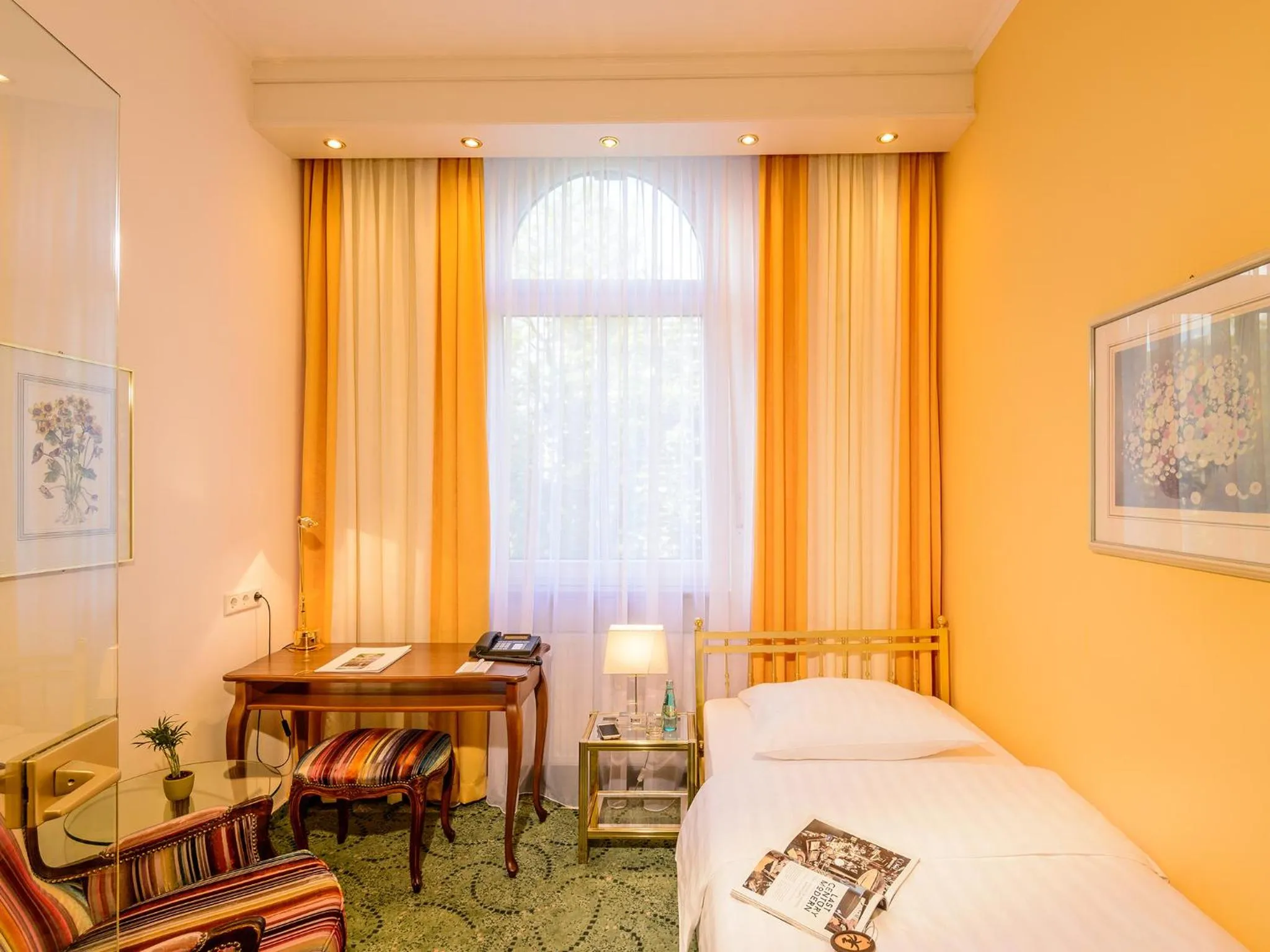 Photo of the whole room, Bed in Hotel Palmenhof