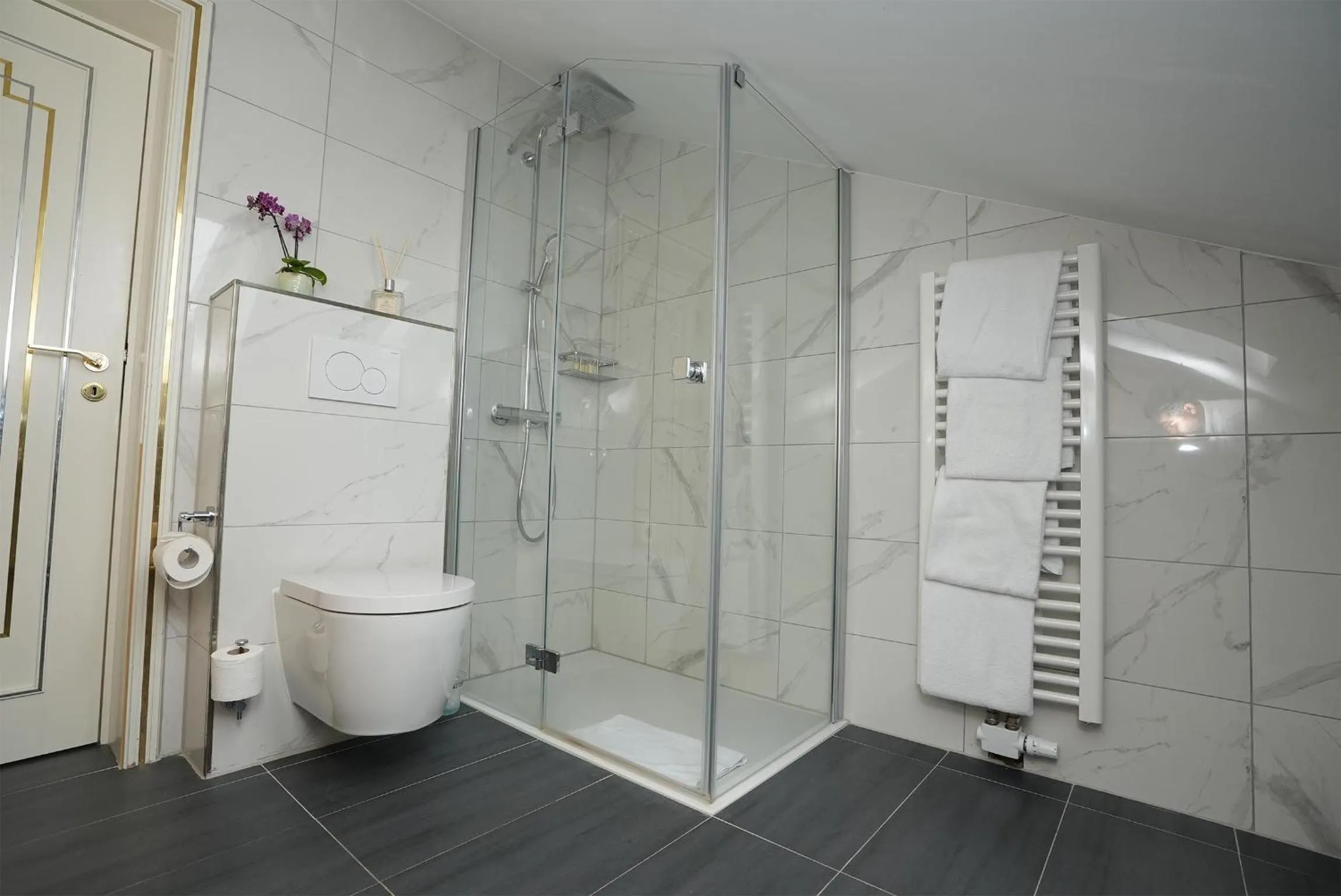 Shower in Hotel Palmenhof