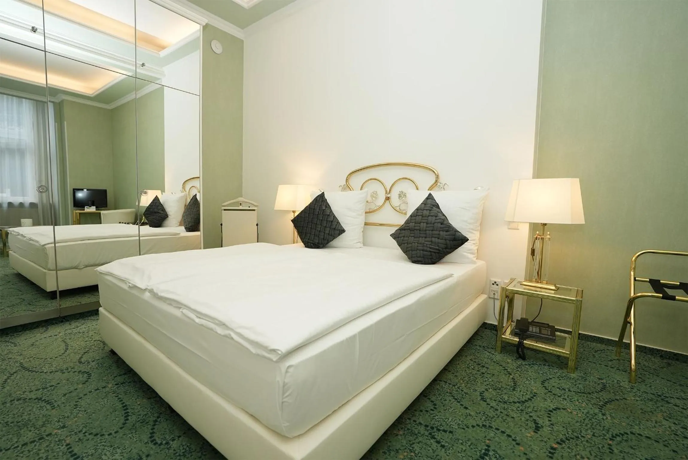 Bed in Hotel Palmenhof