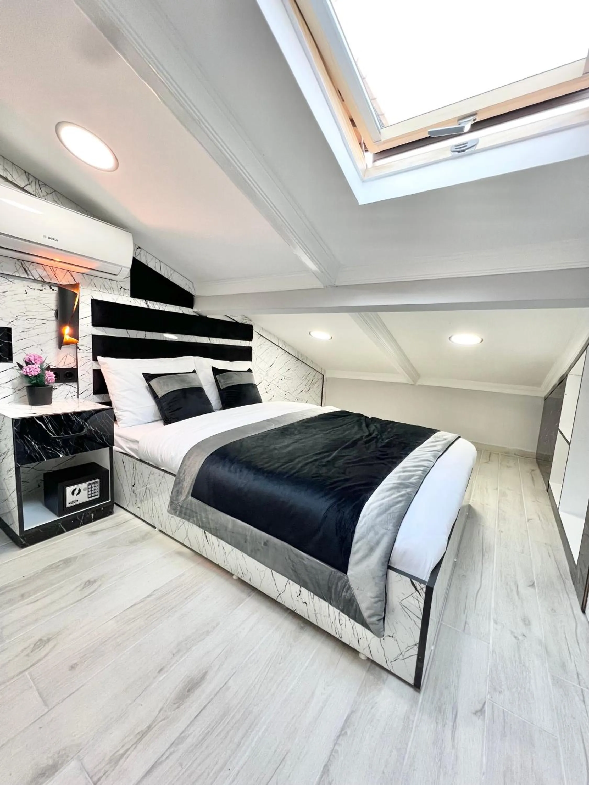 Bed in Taksim Larissa hotel suites