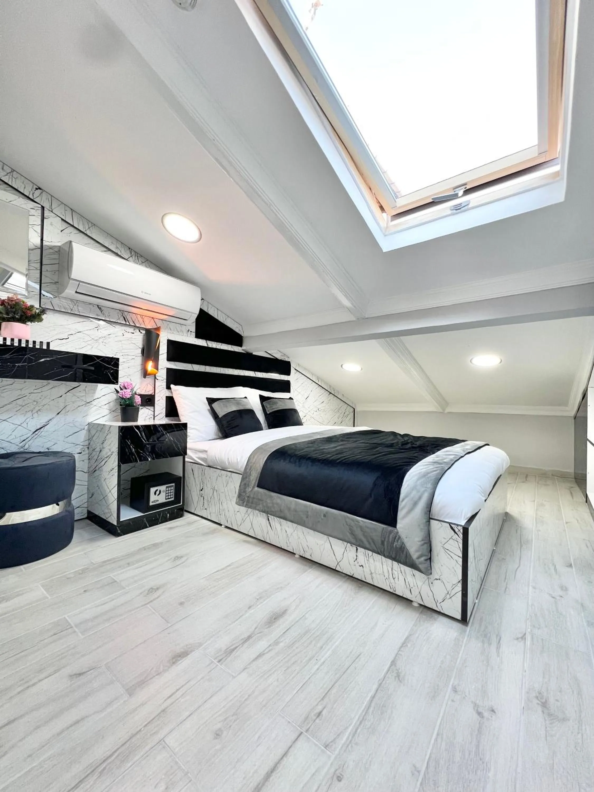 Bed in Taksim Larissa hotel suites