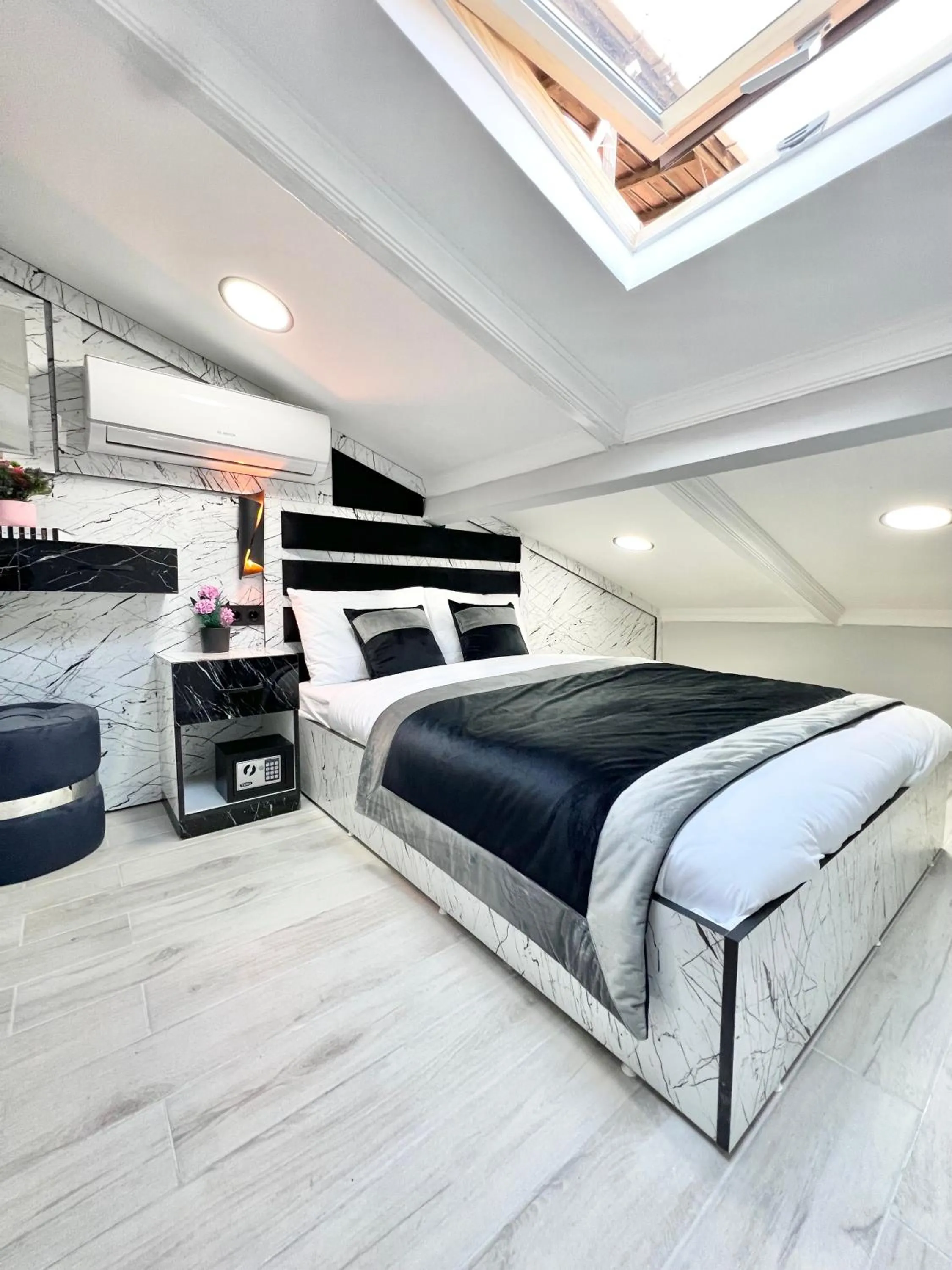 Bed in Taksim Larissa hotel suites