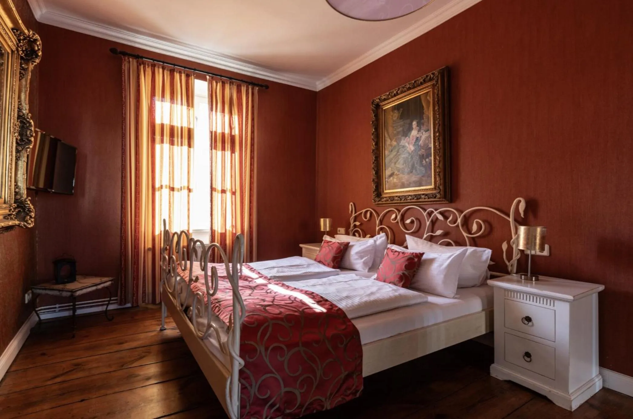 Bed in THE GATE GARDEN Hotel