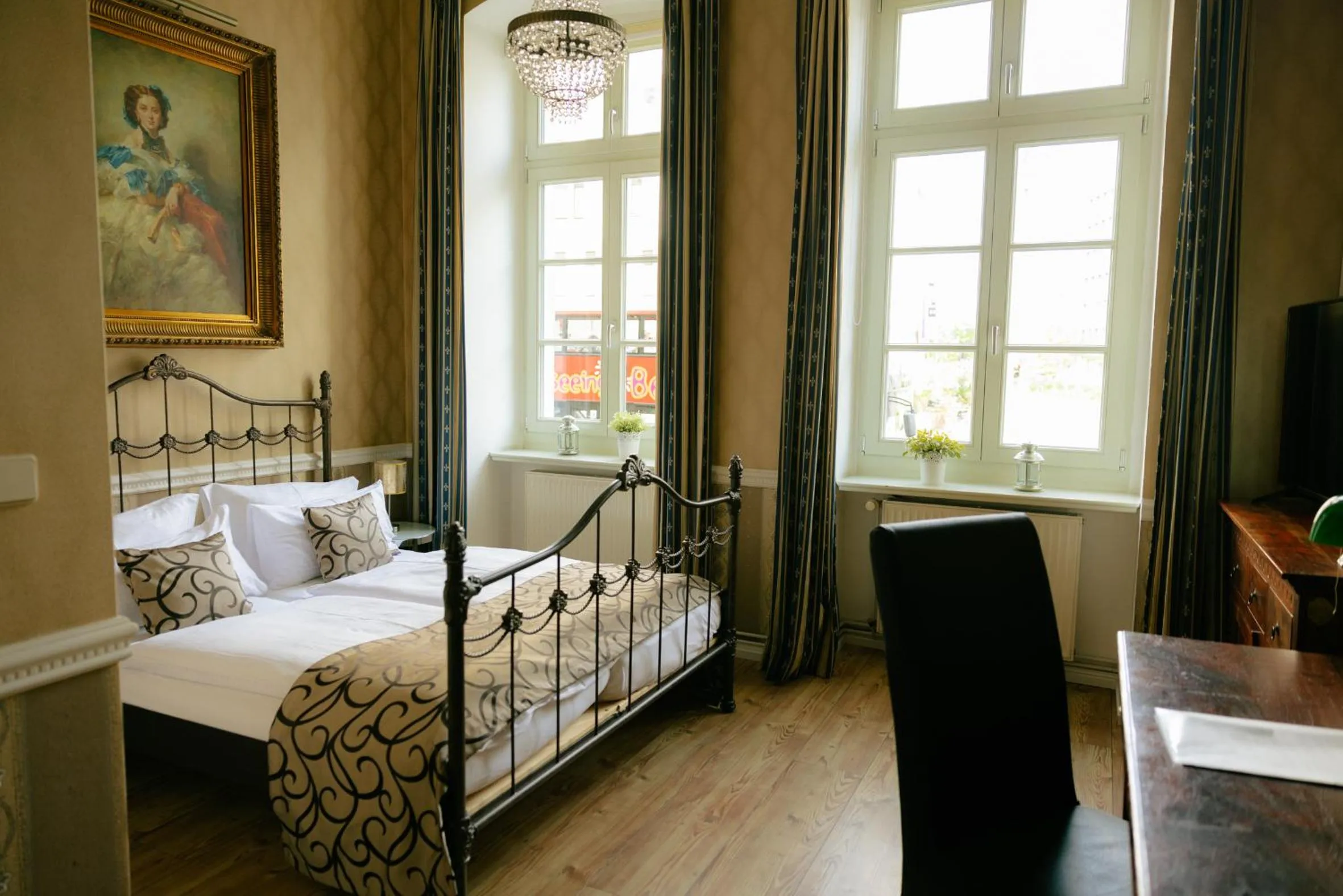 Bed in THE GATE GARDEN Hotel