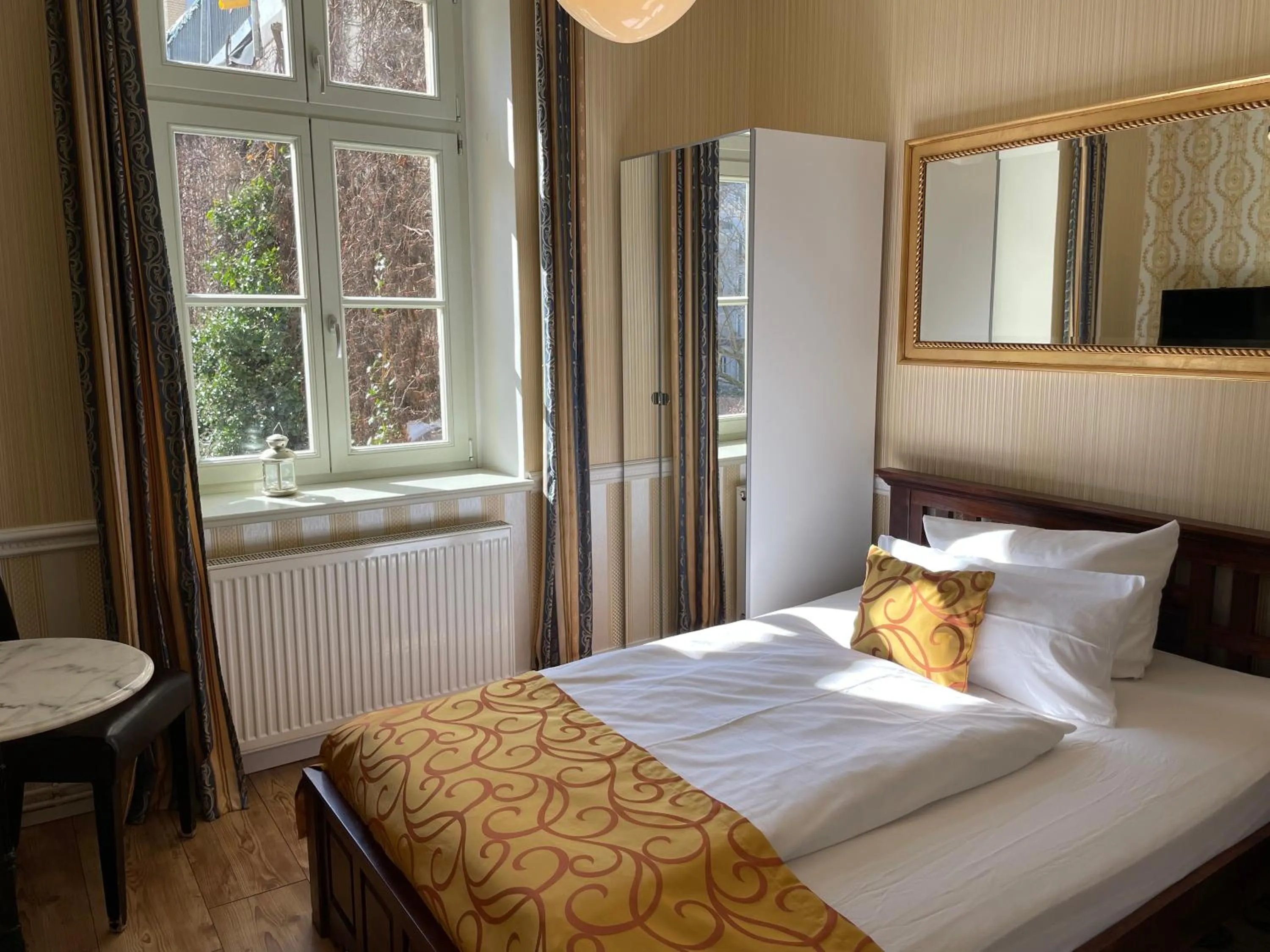 Photo of the whole room, Bed in THE GATE GARDEN Hotel