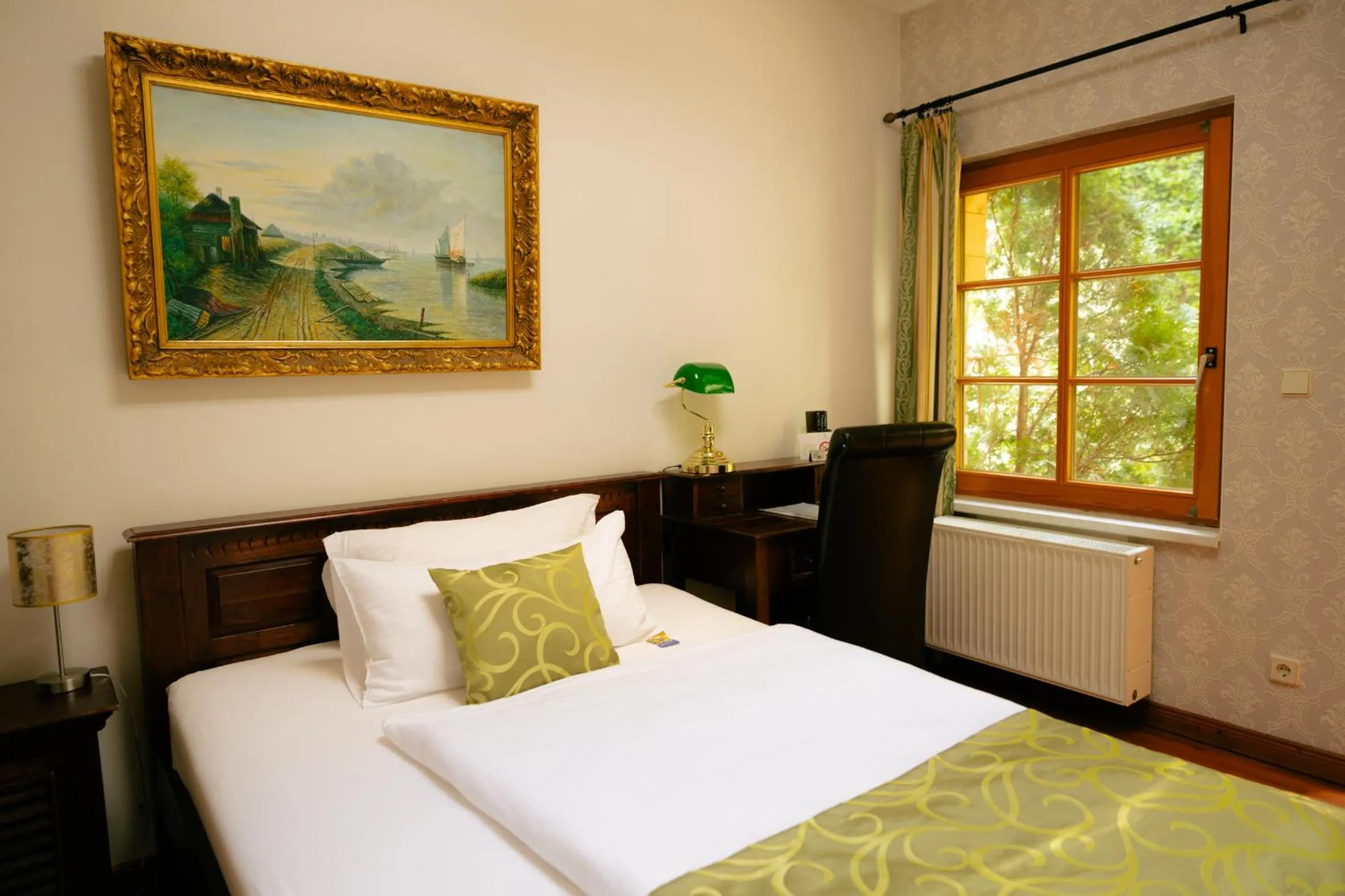 Bed in THE GATE GARDEN Hotel