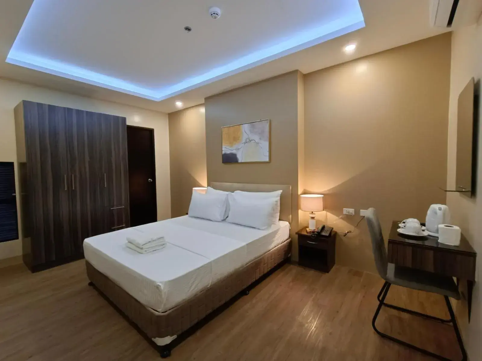 Photo of the whole room, Bed in Beaver Hotel Photo of the whole room, Bed in Beaver Hotel