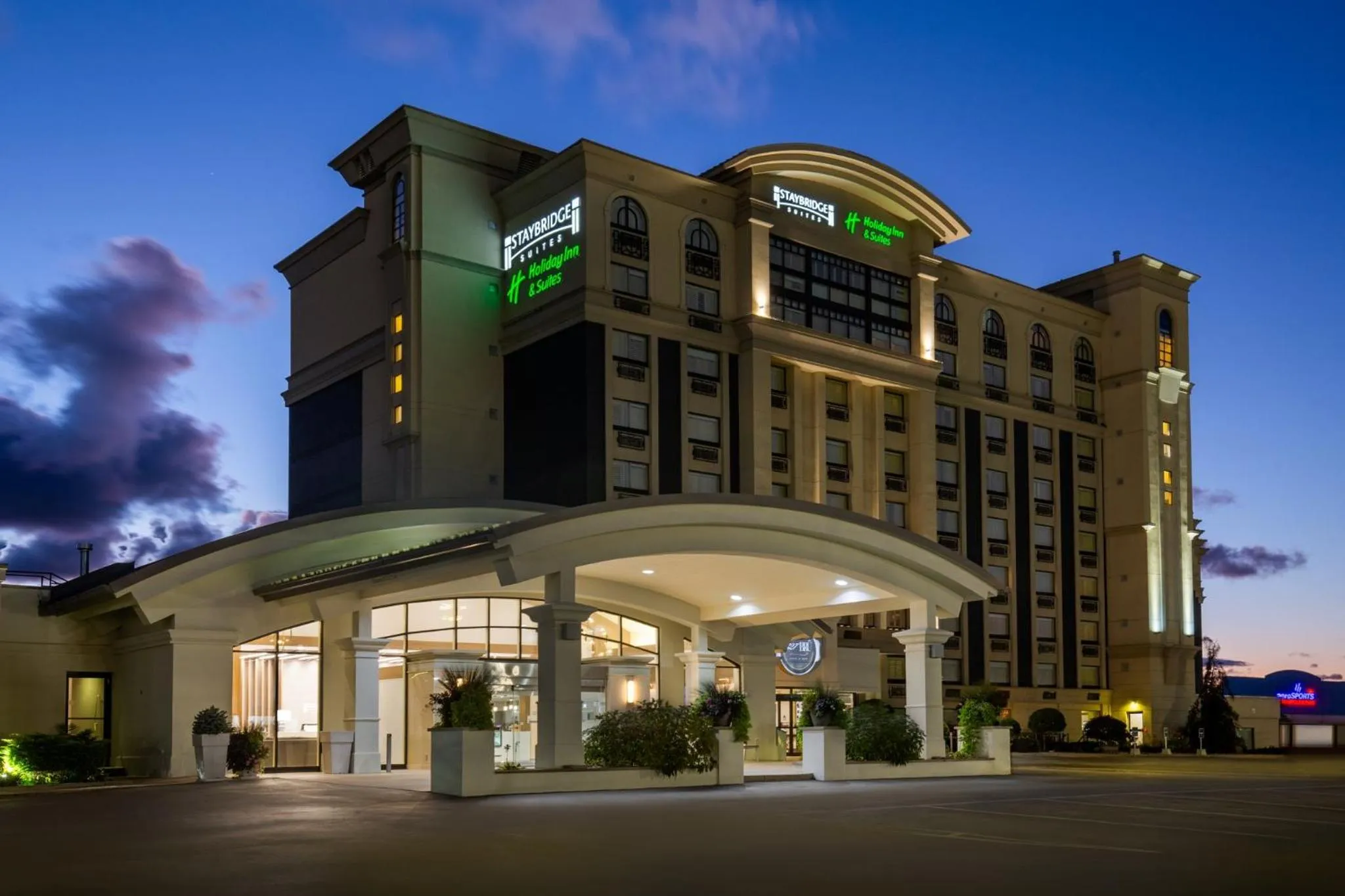 Property building in Holiday Inn Hotel & Suites St.Catharines-Niagara by IHG