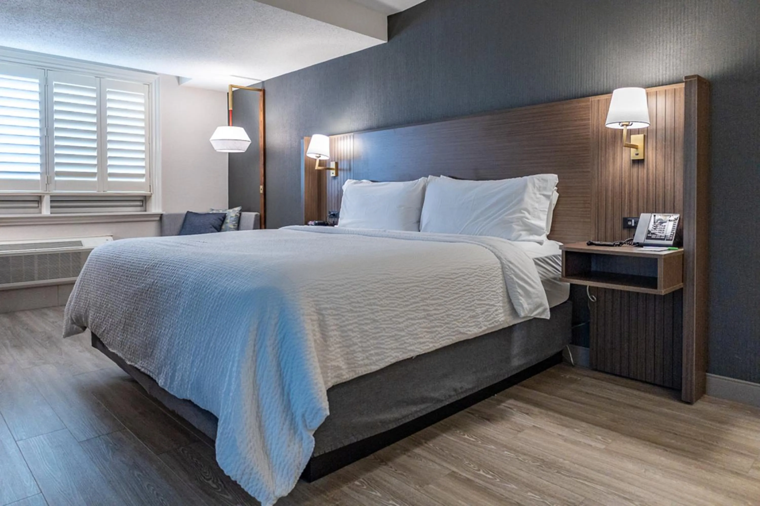 Bed in Holiday Inn Hotel & Suites St.Catharines-Niagara by IHG