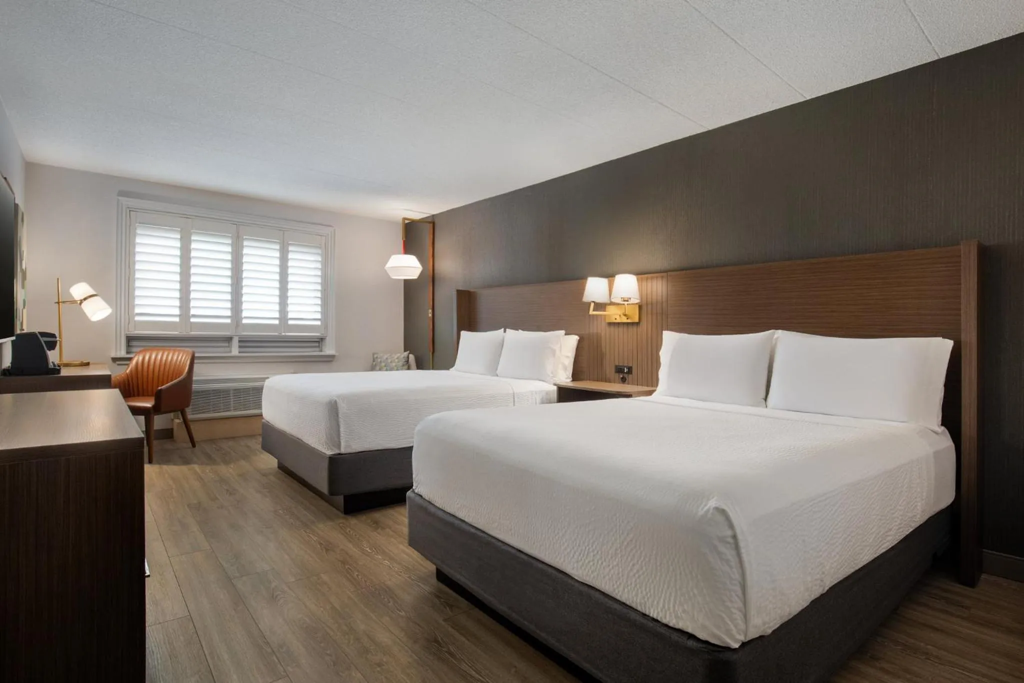 Photo of the whole room, Bed in Holiday Inn Hotel & Suites St.Catharines-Niagara by IHG