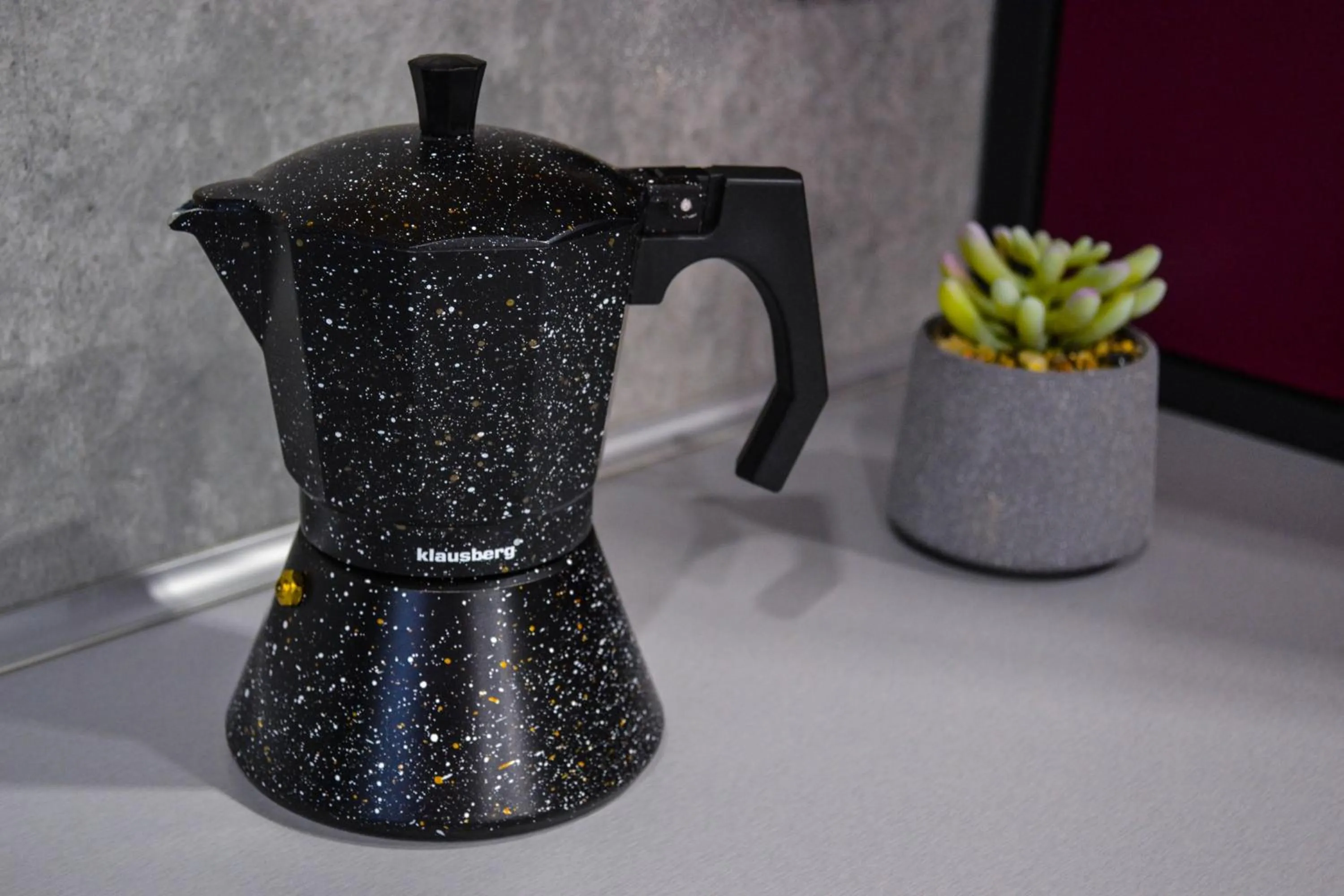 Coffee/tea facilities in Kostjukowski apartments Nekrasova 45a