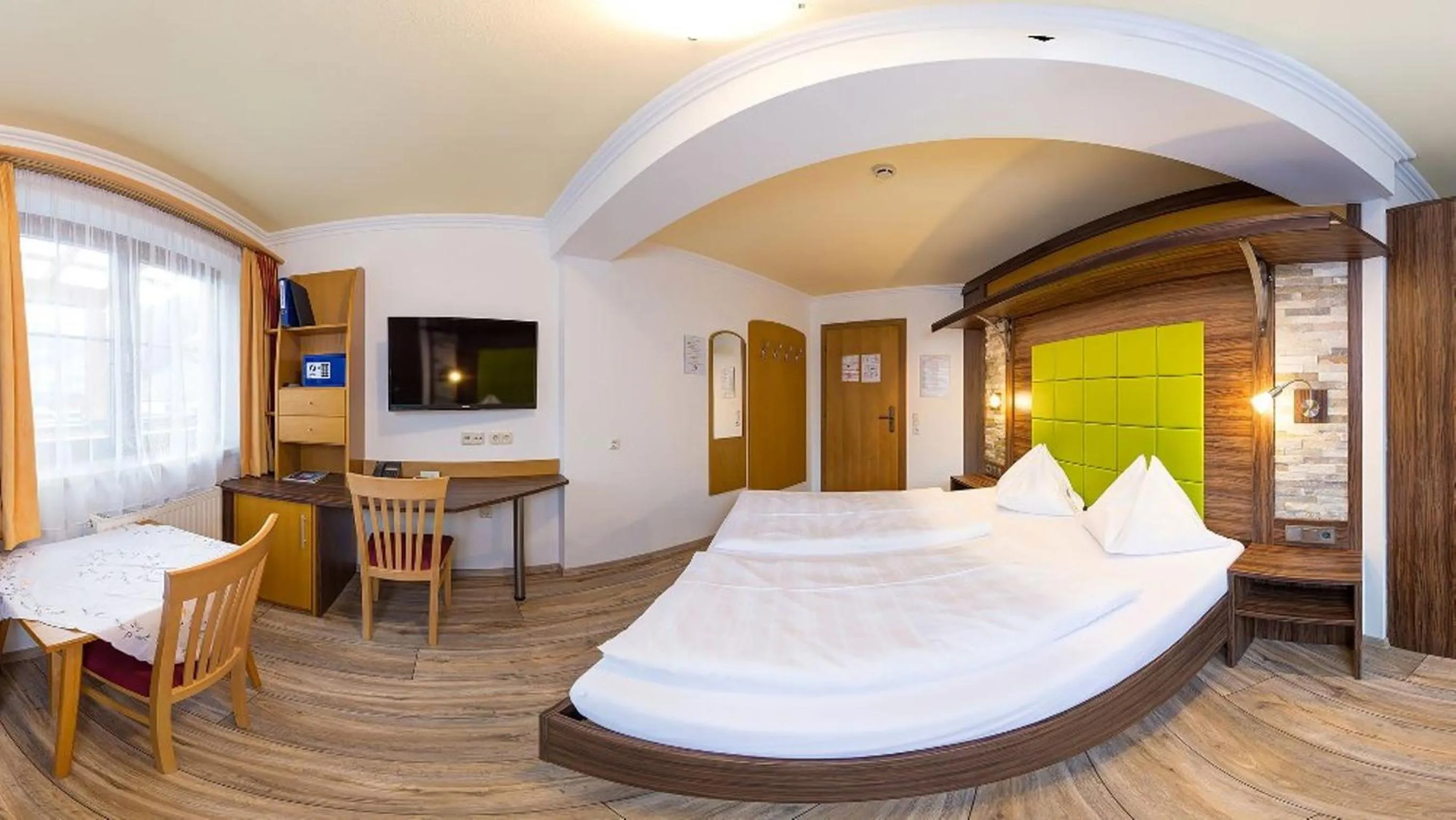 Bedroom, Bed in Hotel-Pension Egger