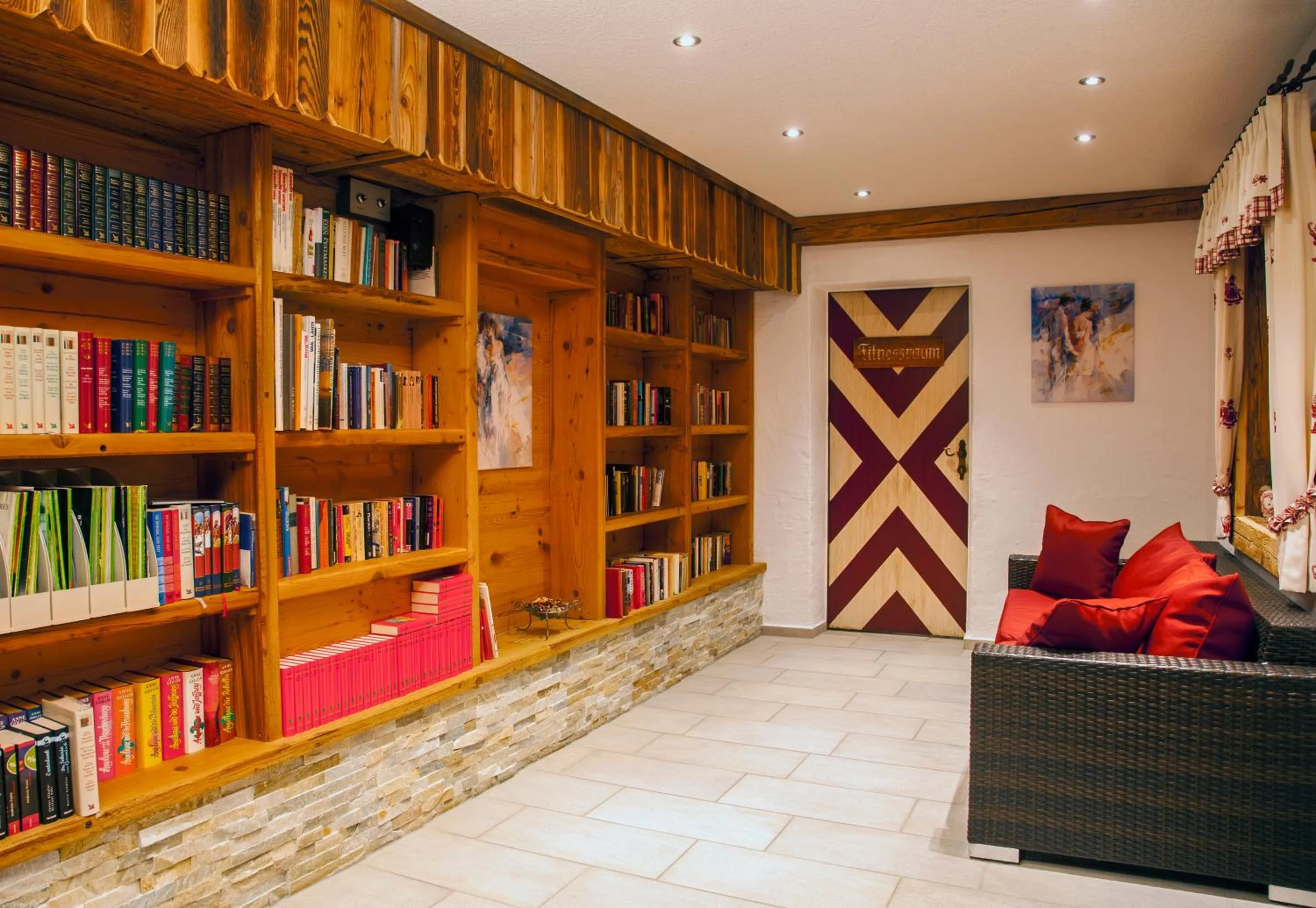 Library in Hotel-Pension Egger