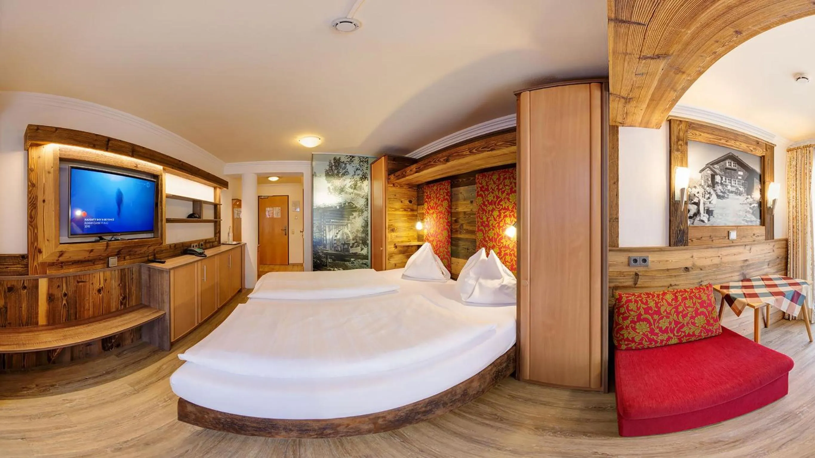 Bedroom, Bed in Hotel-Pension Egger