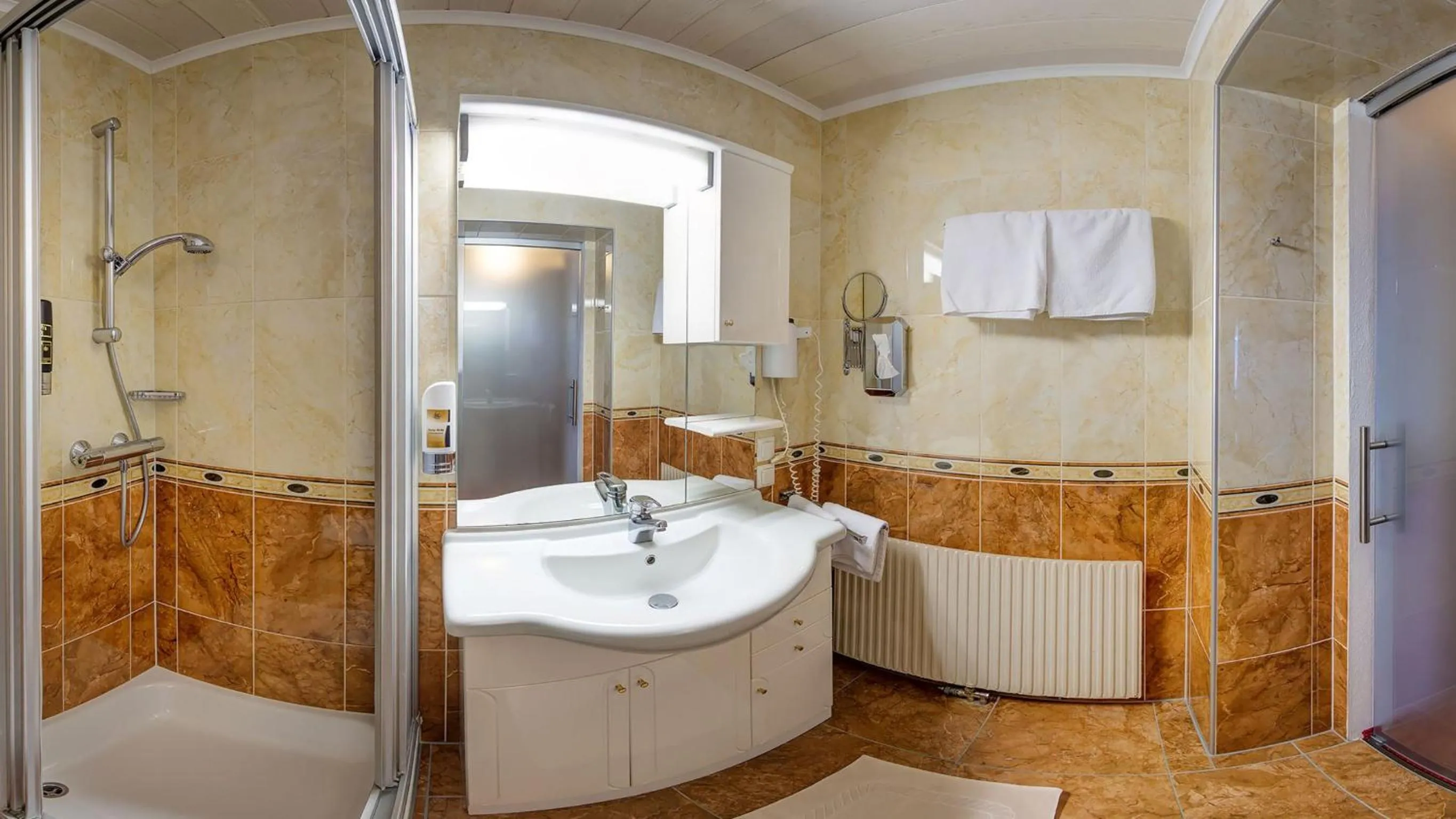 Bathroom in Hotel-Pension Egger