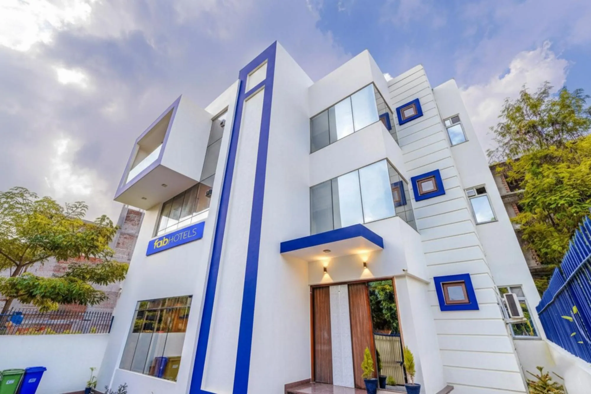 Facade/entrance in FabHotel Oyster Villa