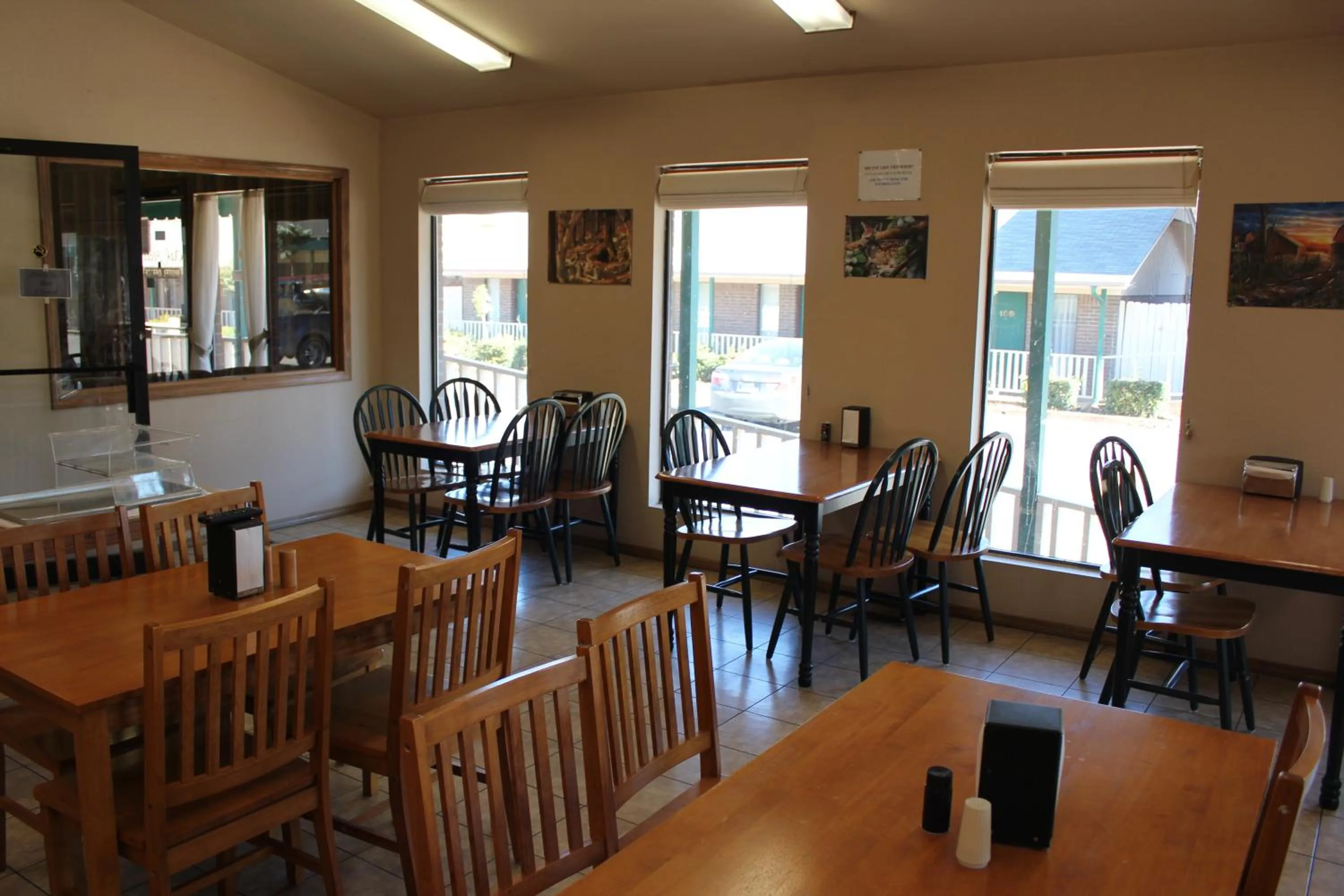 Banquet/Function facilities, Restaurant/Places to Eat in Oakhill Inn Tahlequah