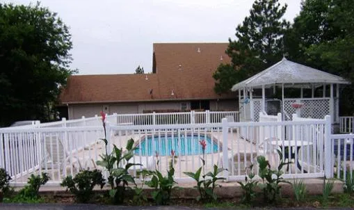 Swimming pool, Pool View in Oakhill Inn Tahlequah