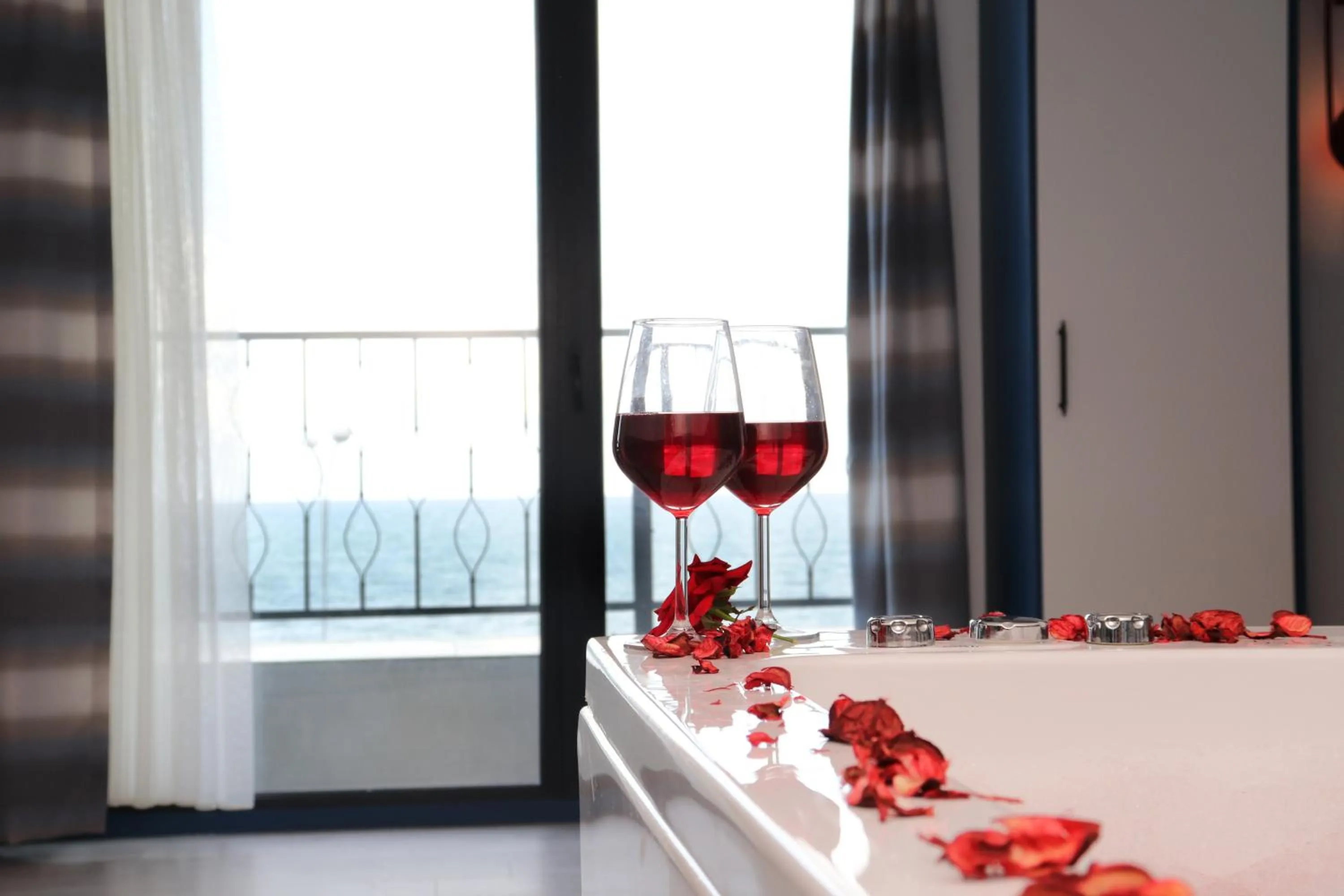 Hot Tub in Blue Ay Boutique Hotel