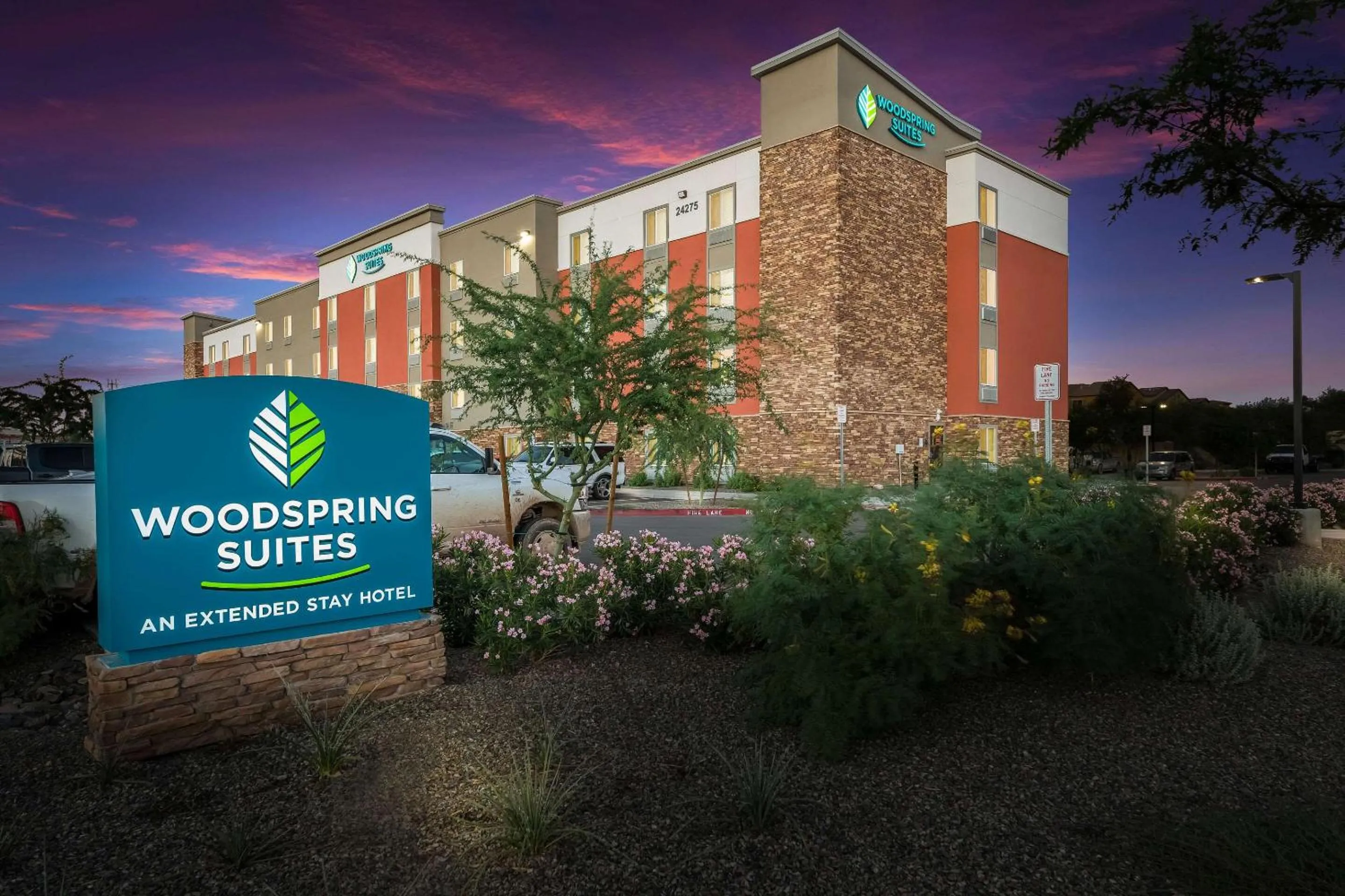 Property building in WoodSpring Suites Phoenix-Deer Valley