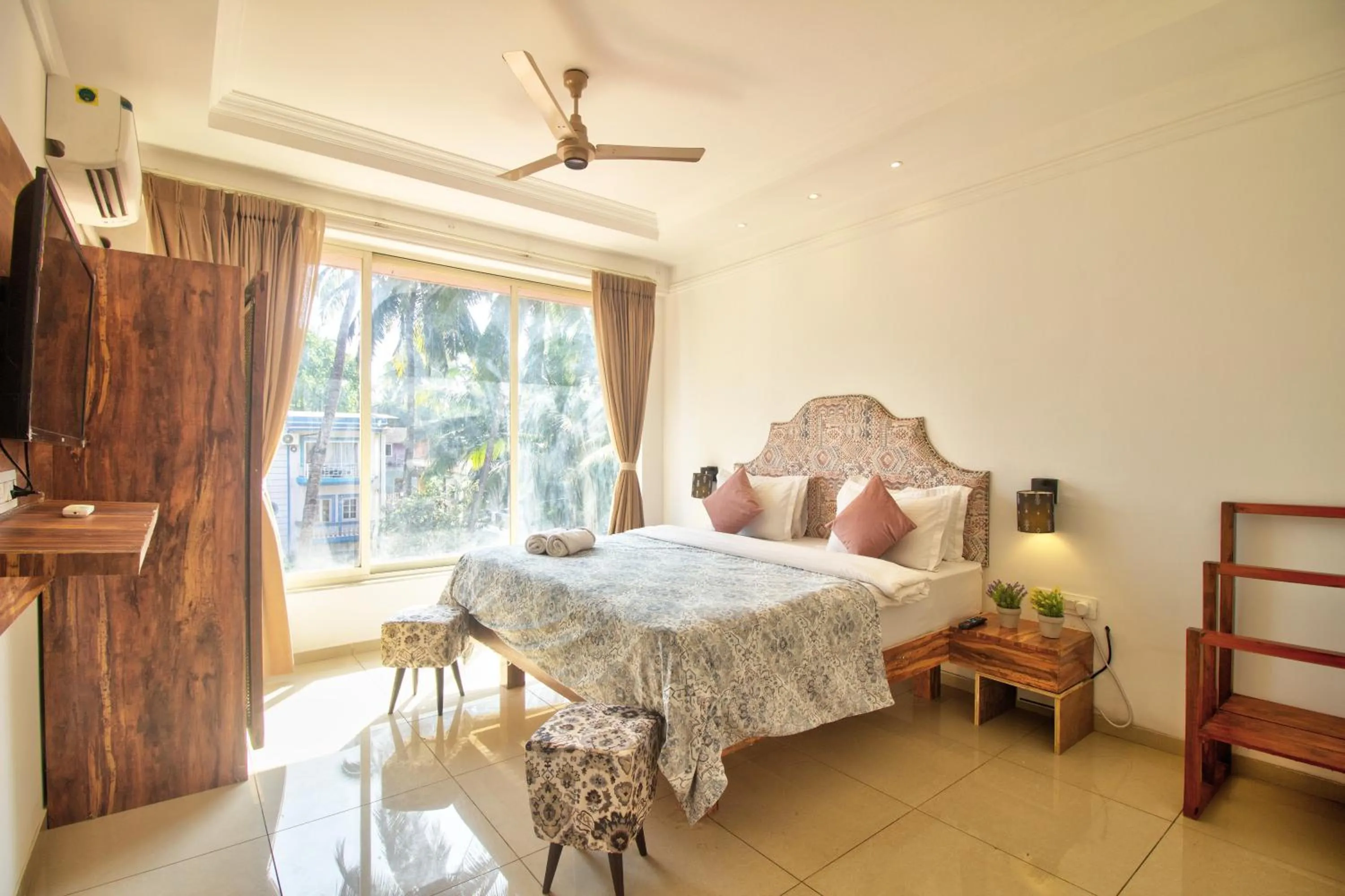 Photo of the whole room, Bed in Hotel Sea Sapphire ,Calangute