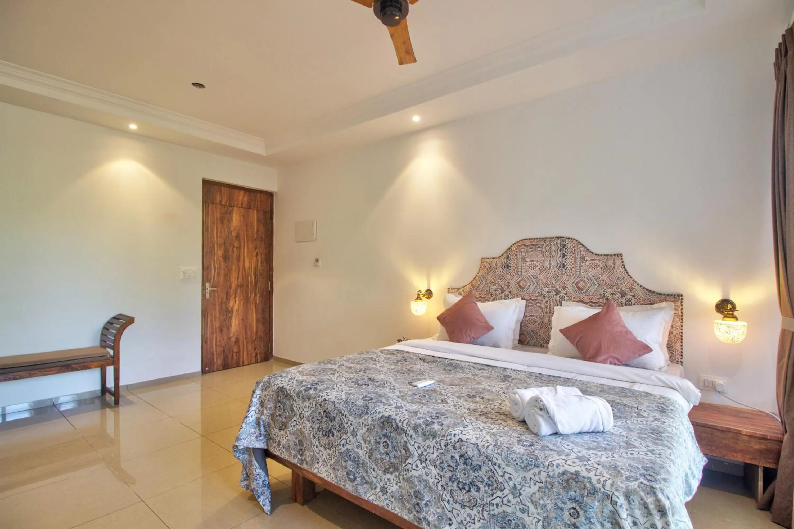 Bedroom, Bed in Hotel Sea Sapphire ,Calangute