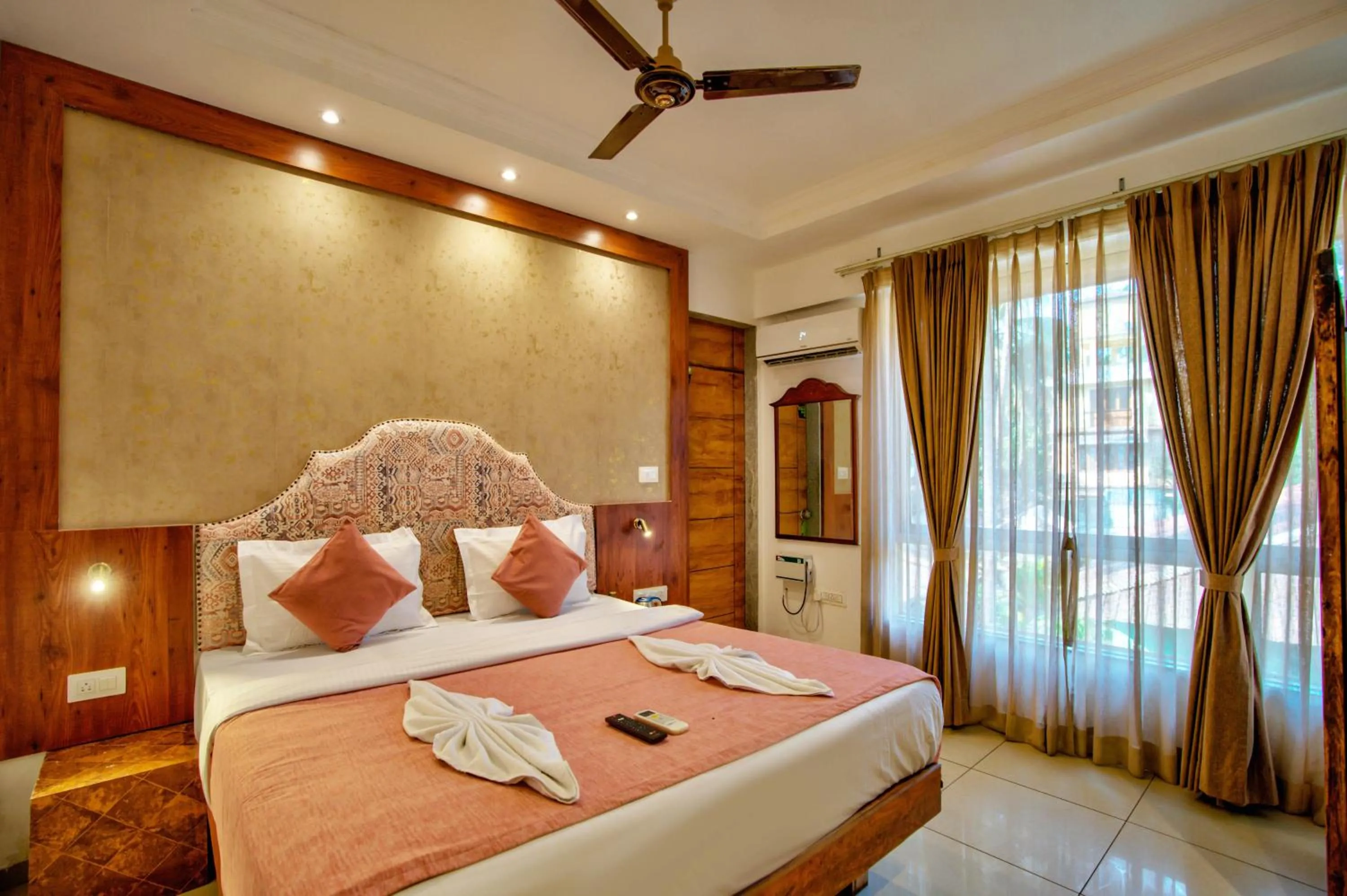 Photo of the whole room, Bed in Hotel Sea Sapphire ,Calangute