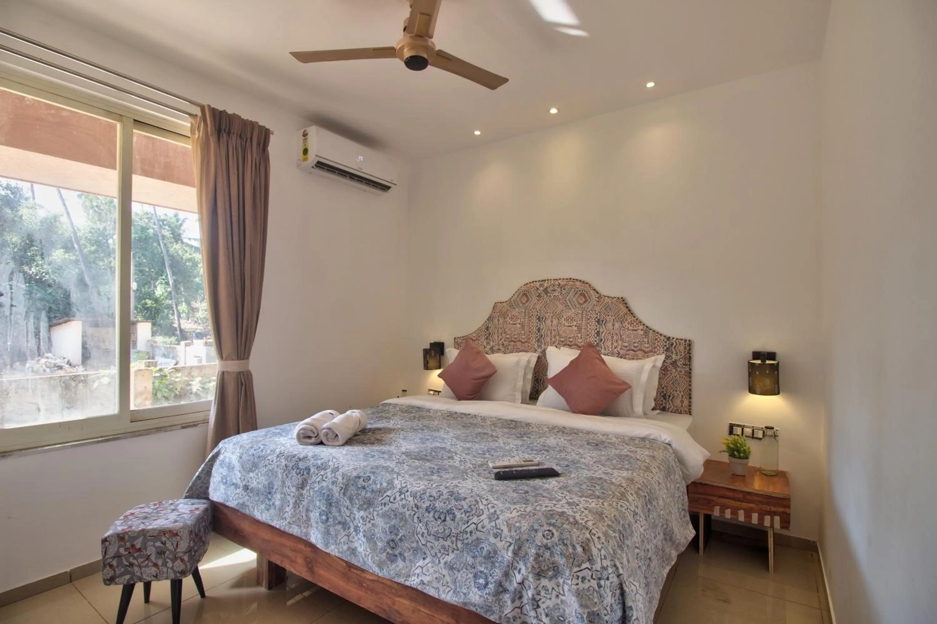 Photo of the whole room, Bed in Hotel Sea Sapphire ,Calangute