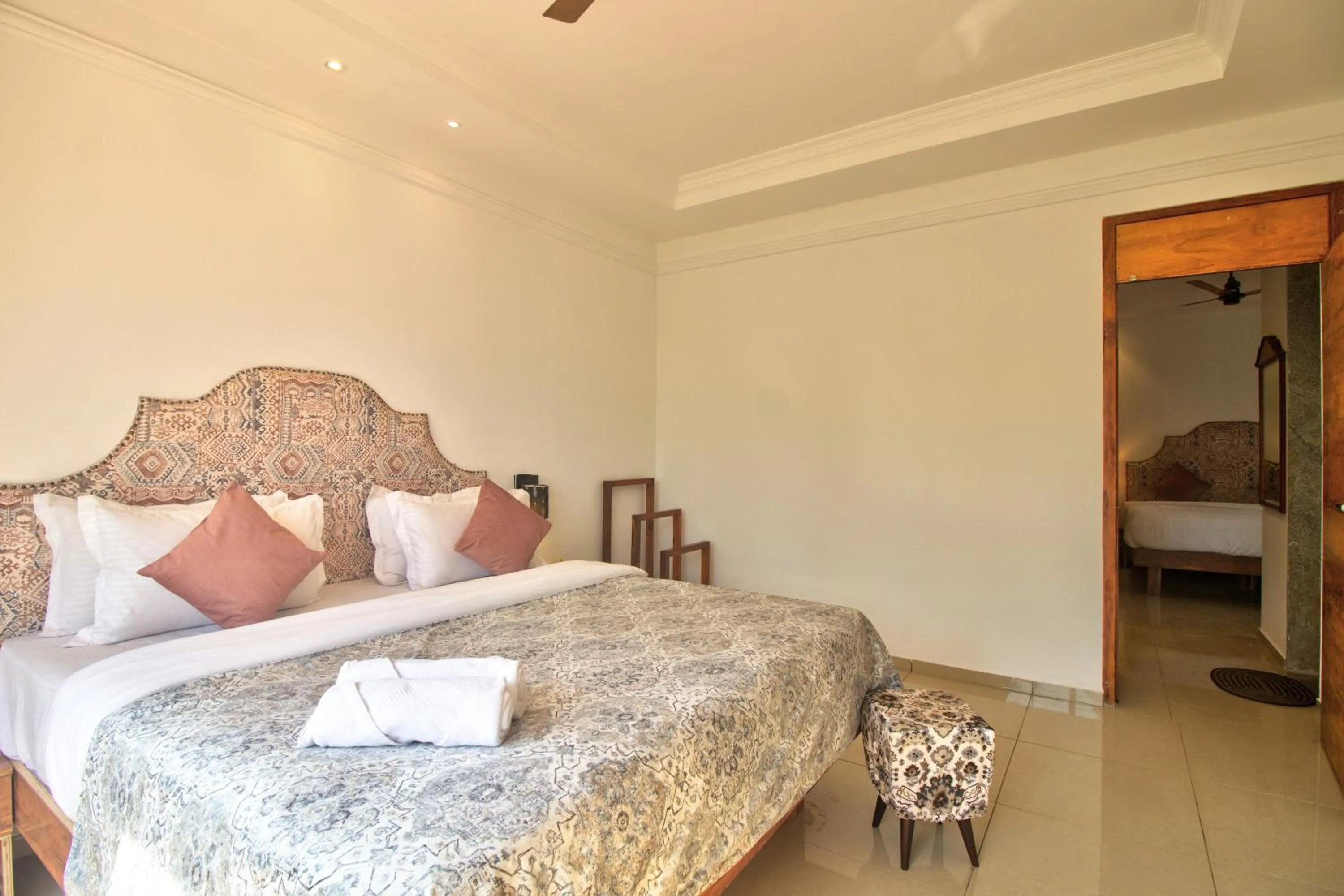 Photo of the whole room, Bed in Hotel Sea Sapphire ,Calangute