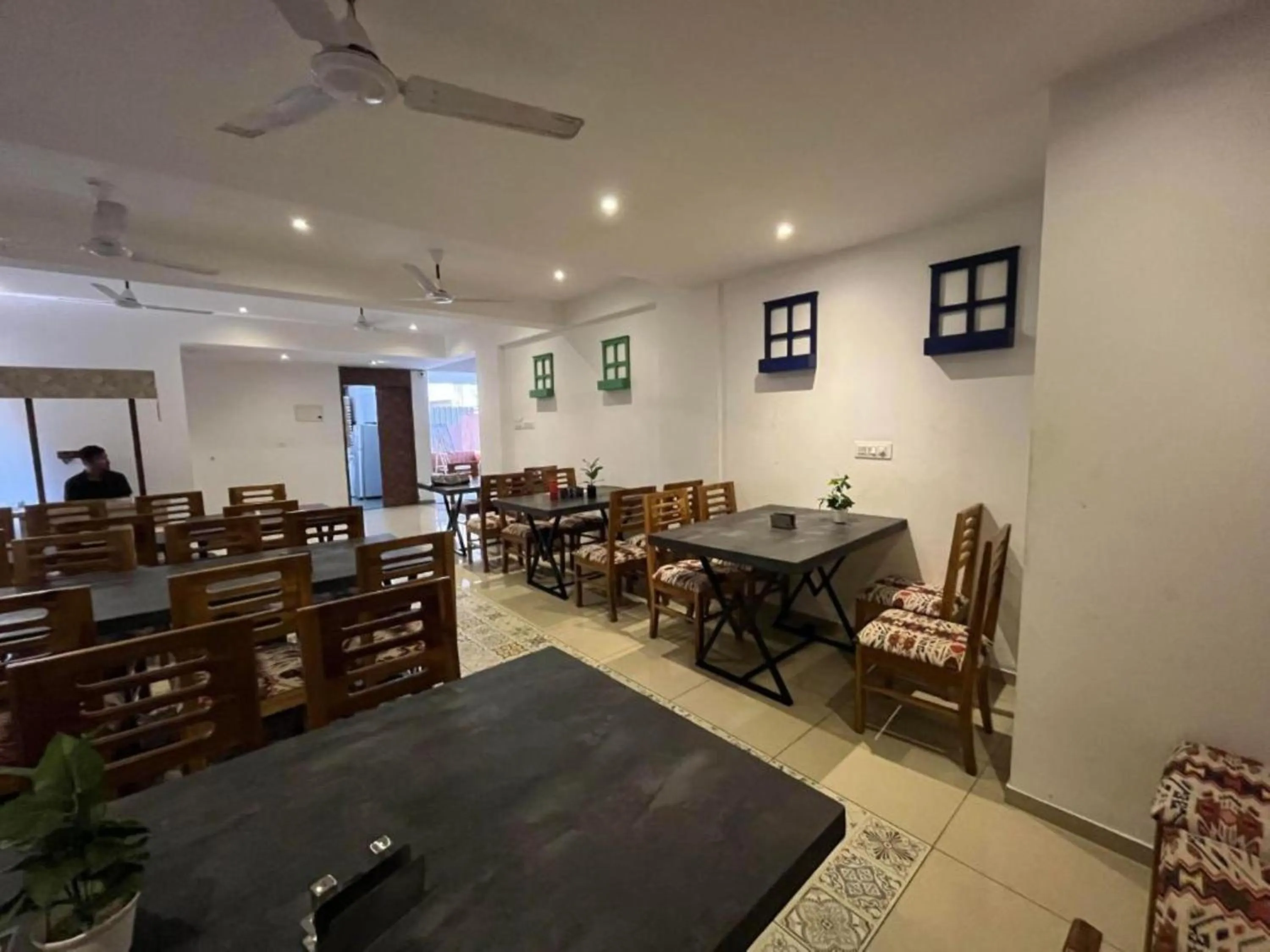 Restaurant/places to eat in Hotel Sea Sapphire ,Calangute