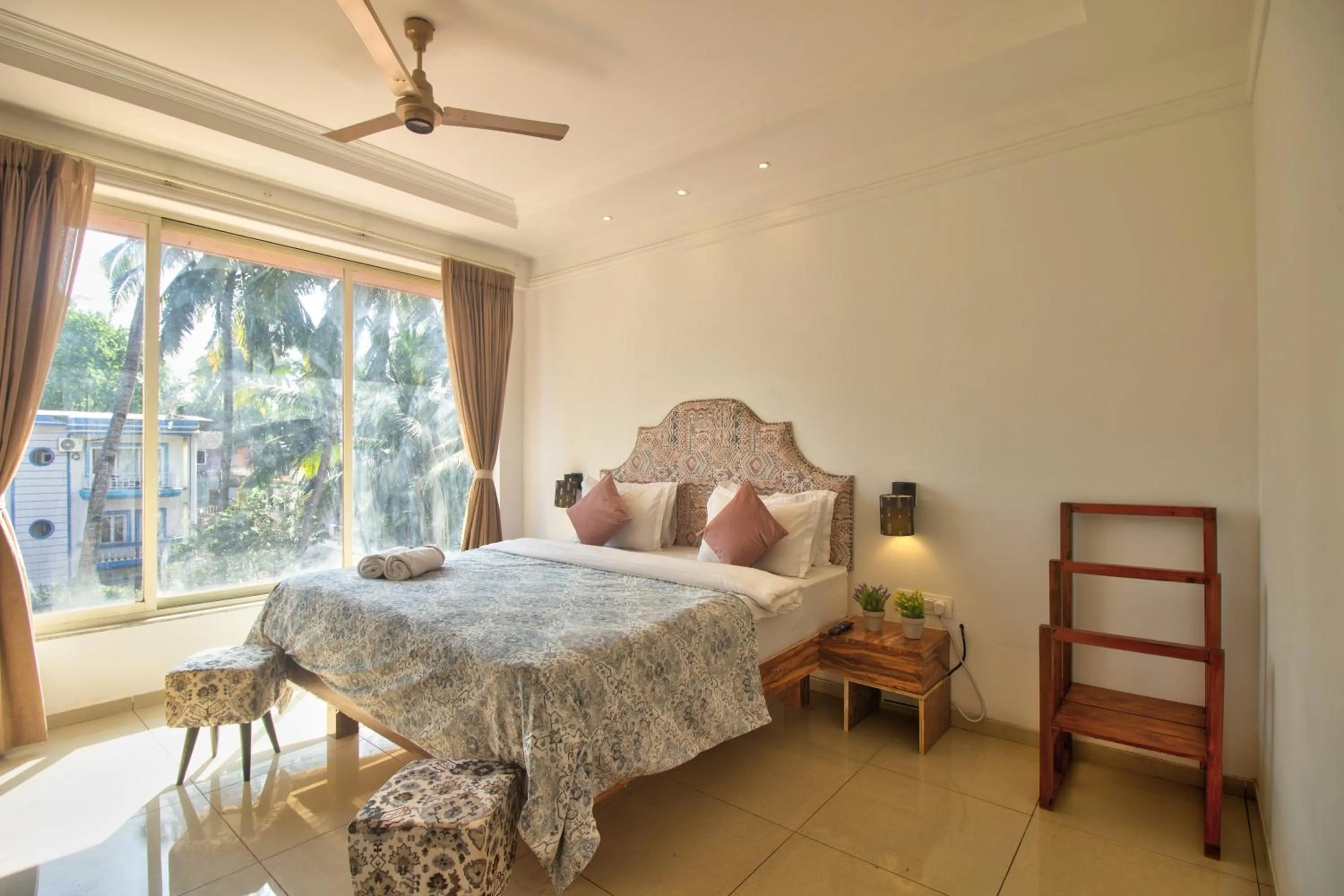 Photo of the whole room, Bed in Hotel Sea Sapphire ,Calangute