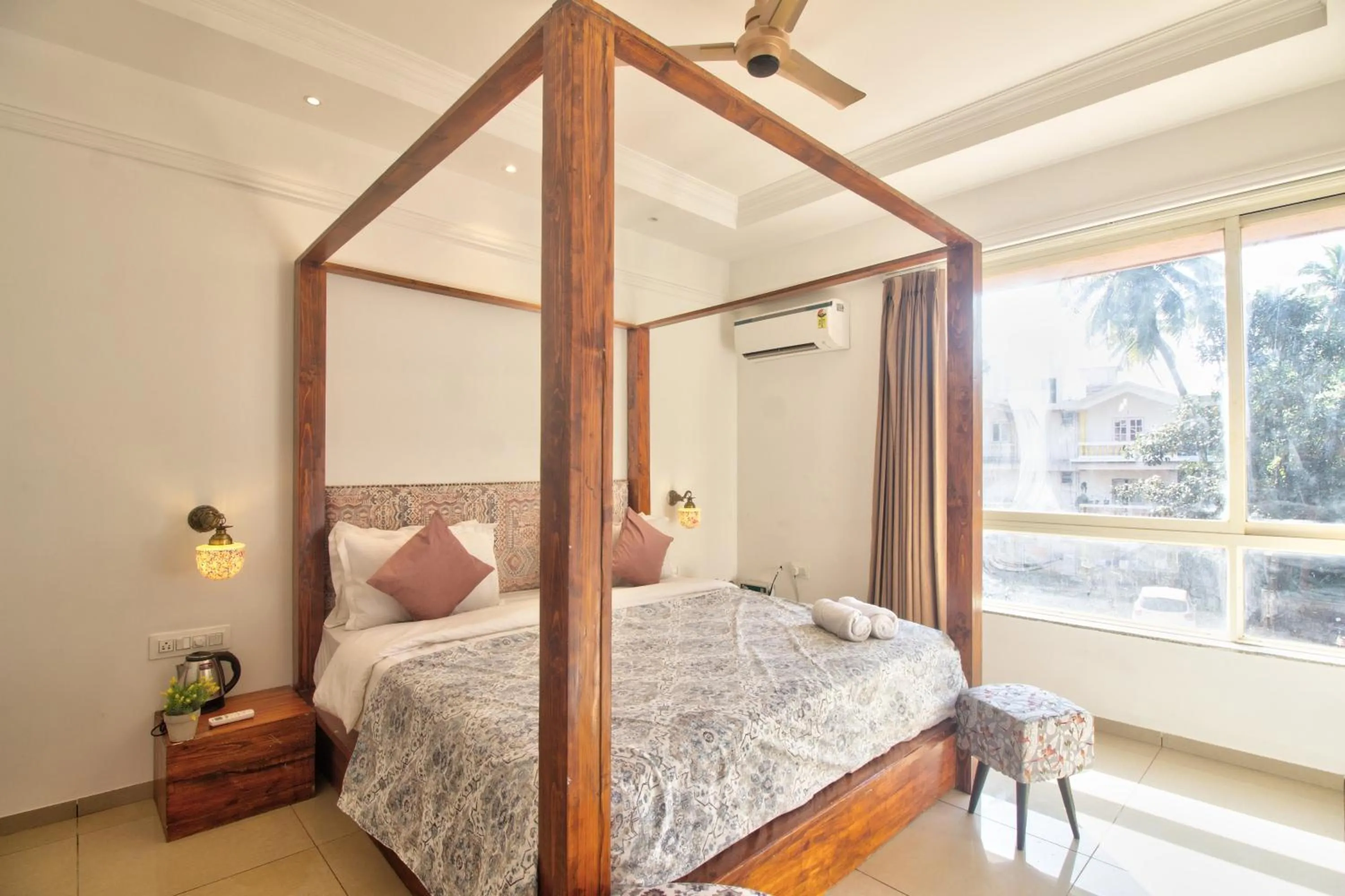 Photo of the whole room, Bed in Hotel Sea Sapphire ,Calangute