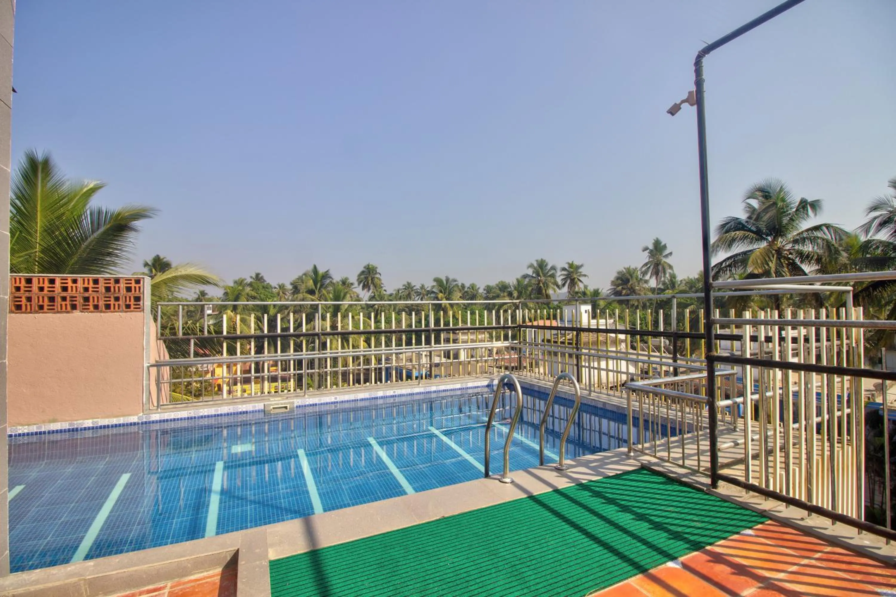 Swimming pool in Hotel Sea Sapphire ,Calangute