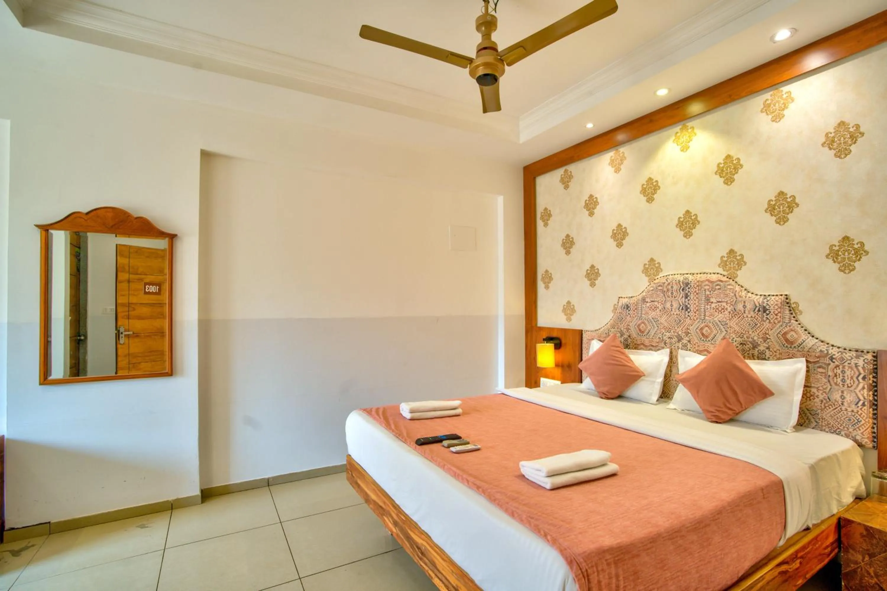 Photo of the whole room, Bed in Hotel Sea Sapphire ,Calangute