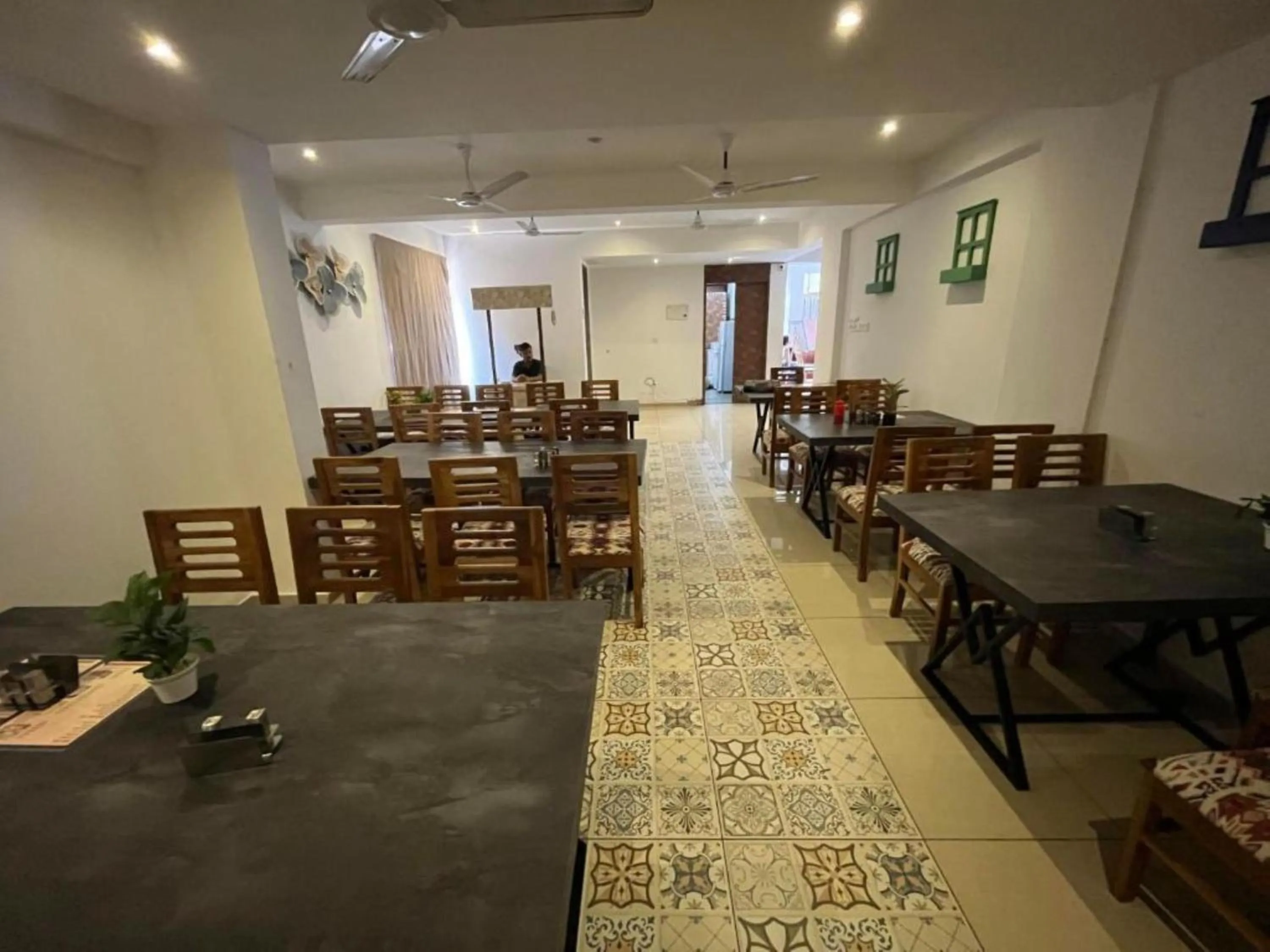 Restaurant/places to eat in Hotel Sea Sapphire ,Calangute