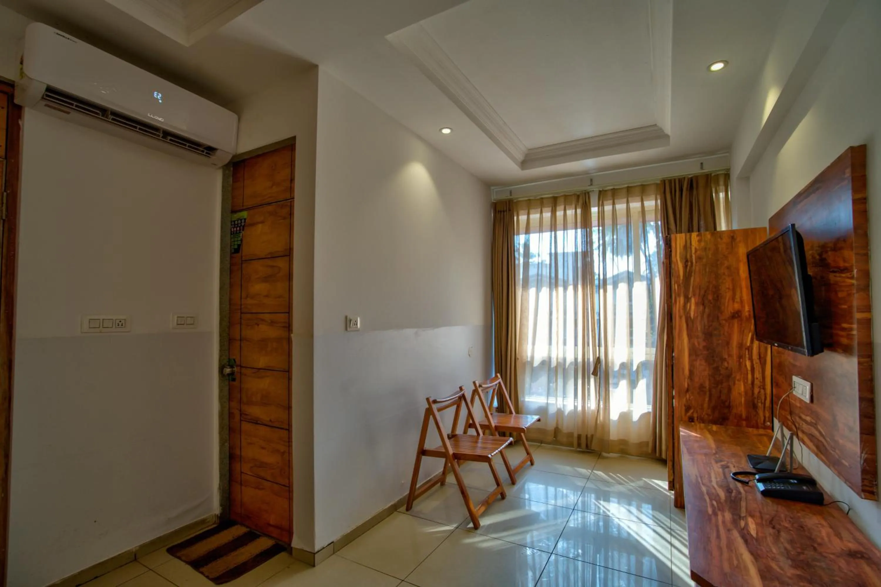 Photo of the whole room in Hotel Sea Sapphire ,Calangute