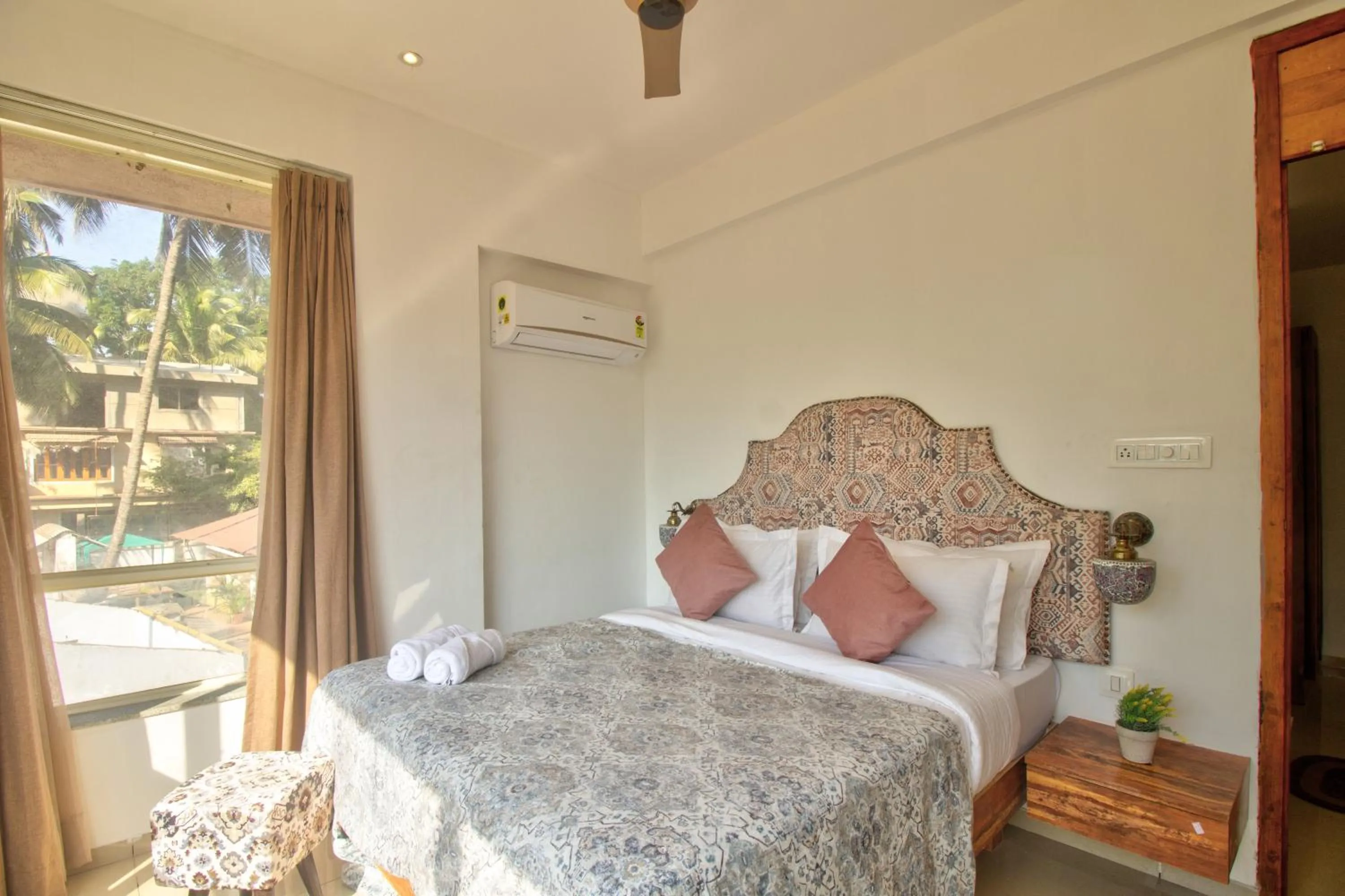 Photo of the whole room, Bed in Hotel Sea Sapphire ,Calangute