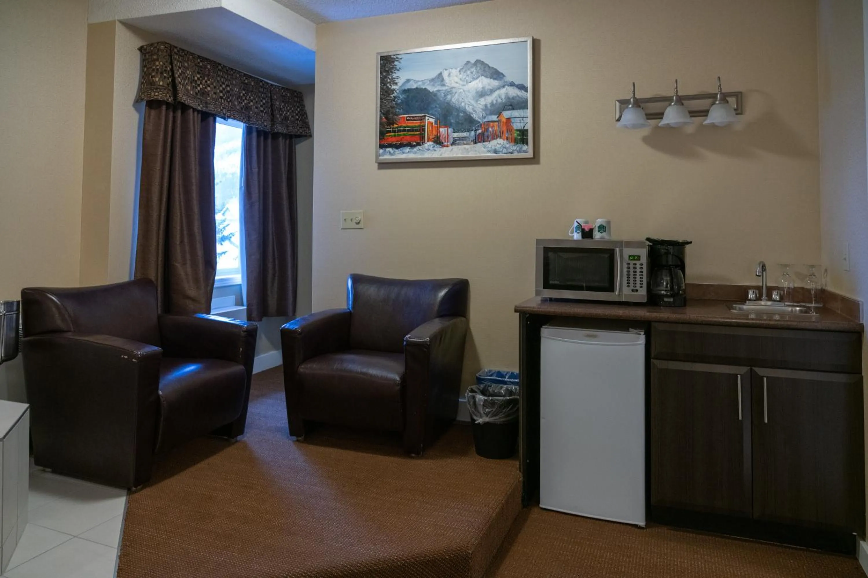 Seating area in Irwin's Mountain Inn