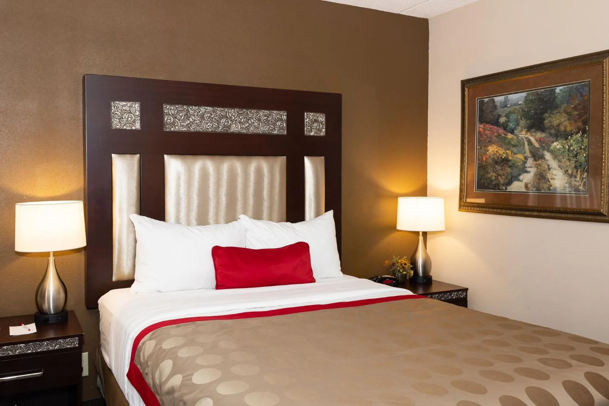 Bed in Ramada by Wyndham Plymouth Hotel & Conference Center