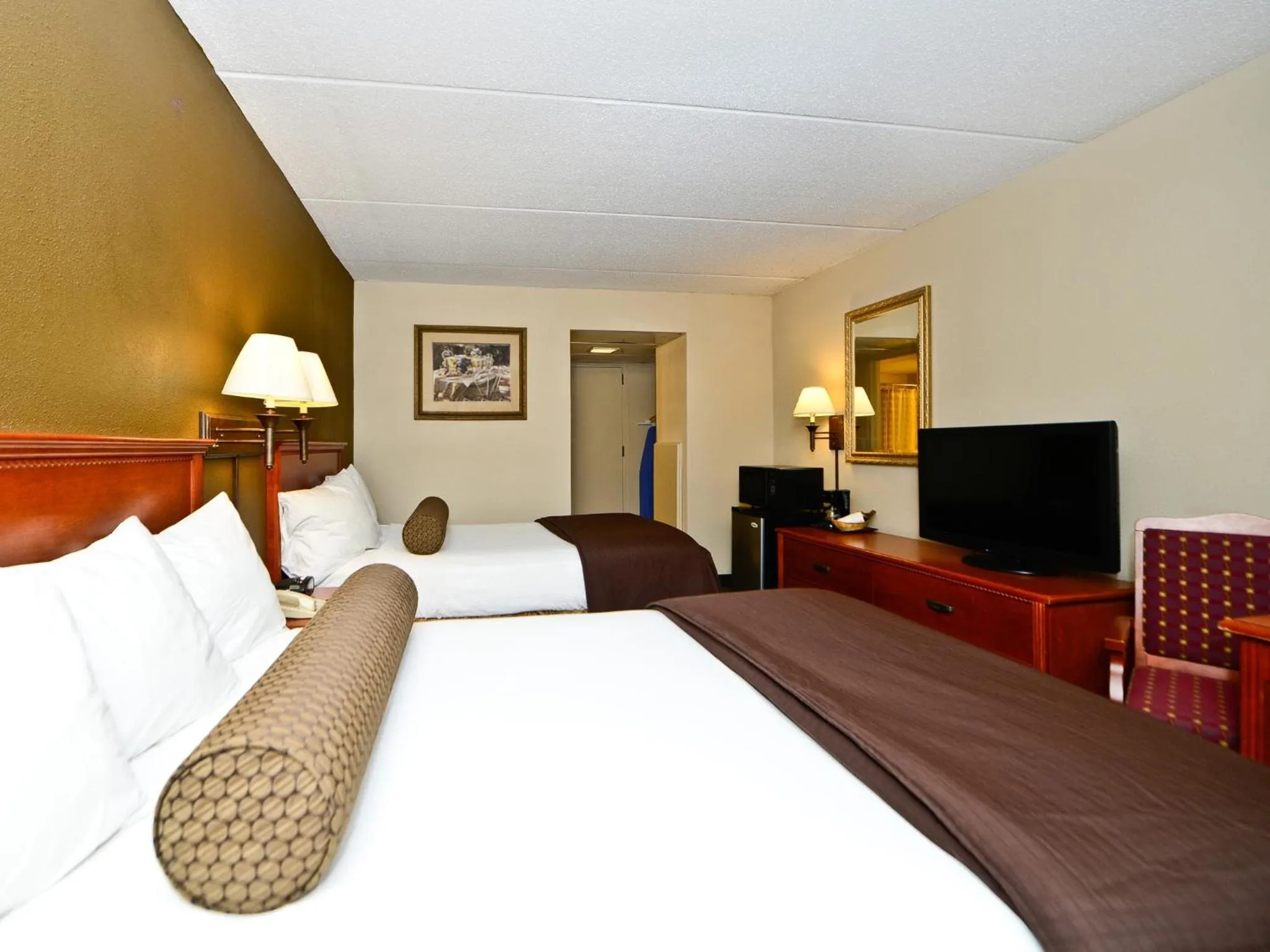 Bed in Ramada by Wyndham Plymouth Hotel & Conference Center