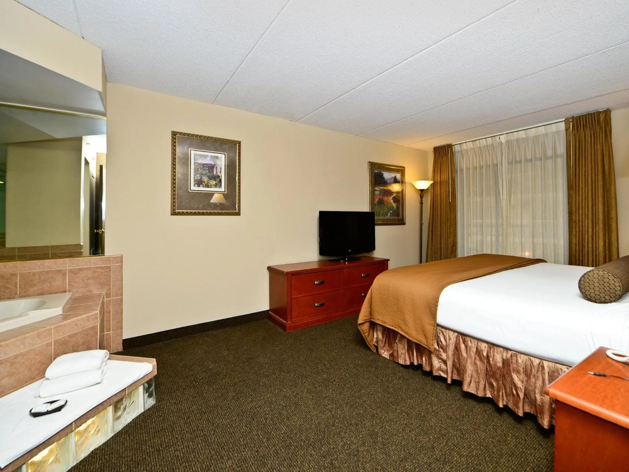 Decorative detail in Ramada by Wyndham Plymouth Hotel & Conference Center