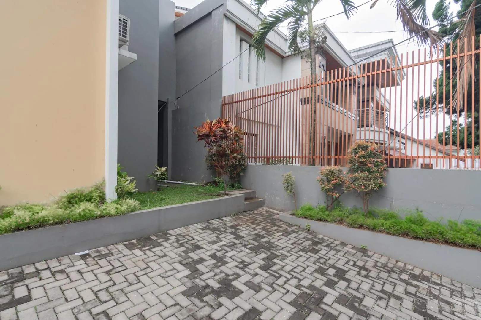 Facade/entrance in Hotel Sukahaji Street Bandung Redpartner