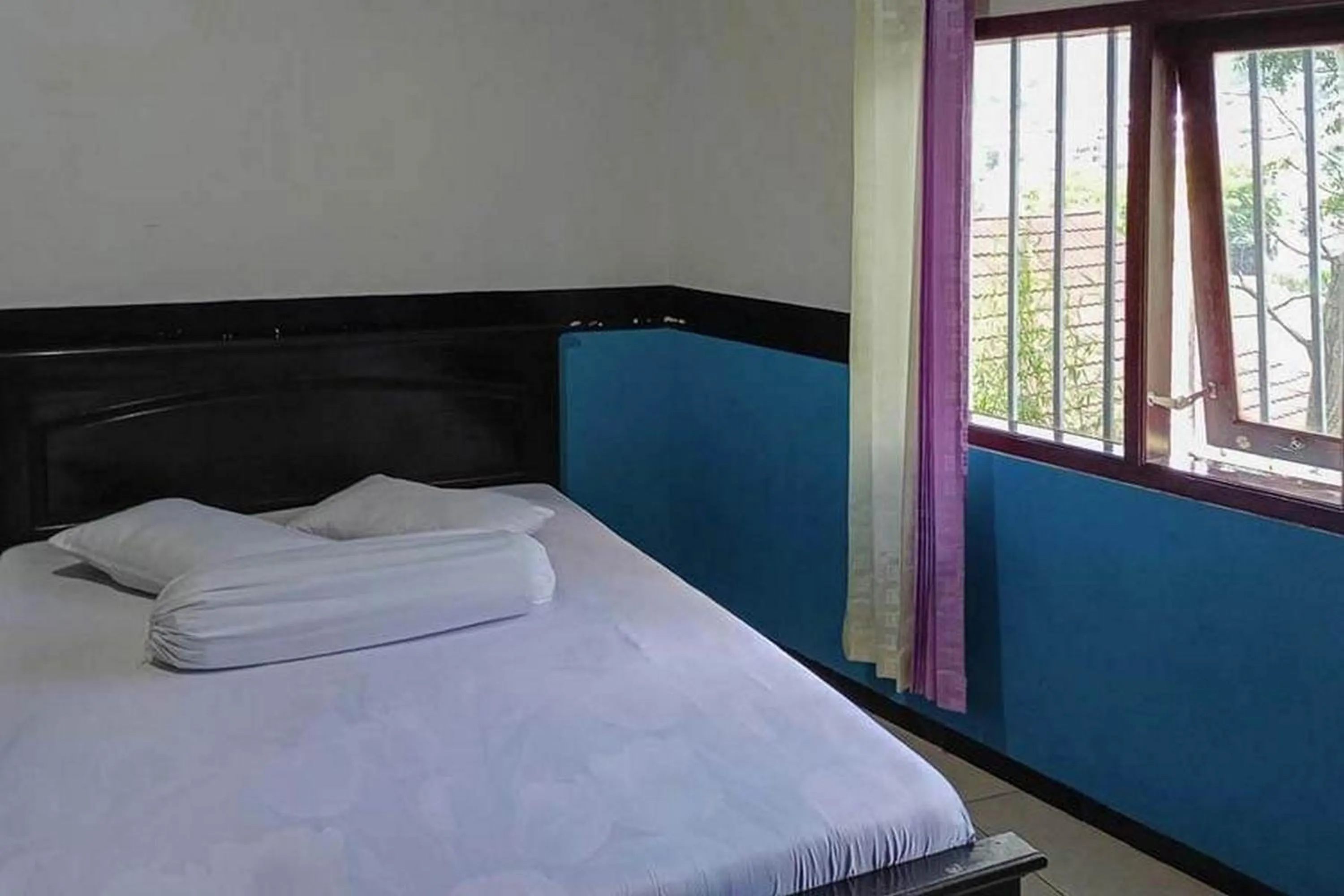 Bed in Villa Ghazani 4 at Desa Wisata Songgokerto