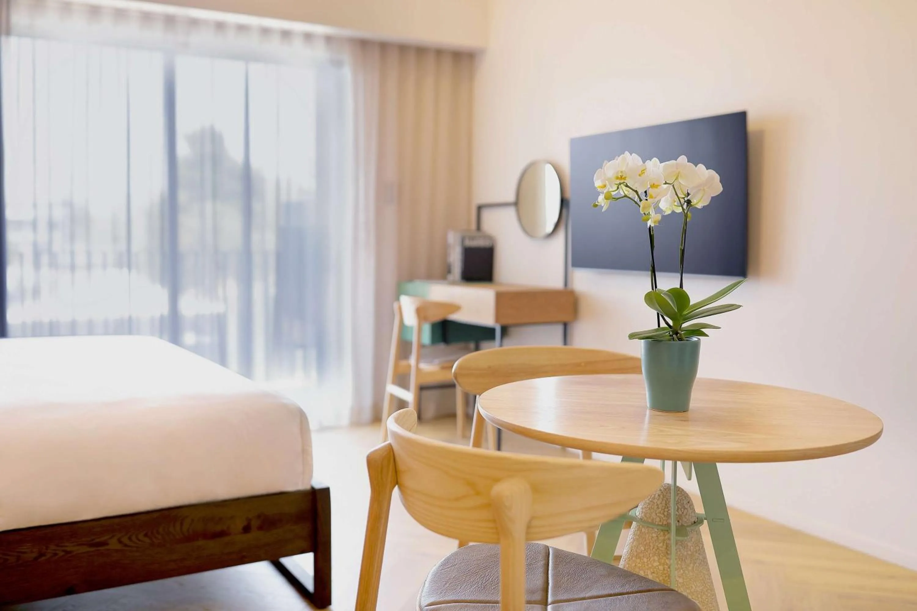 Dining area, Bed in Hyatt House Johannesburg, Sandton