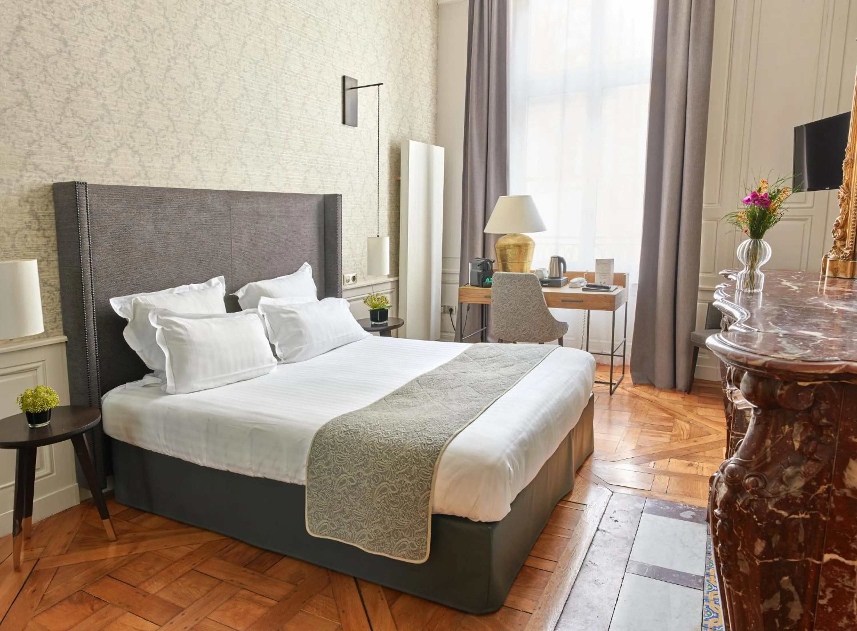 Bedroom, Bed in Hotel De Guise Nancy Vieille Ville